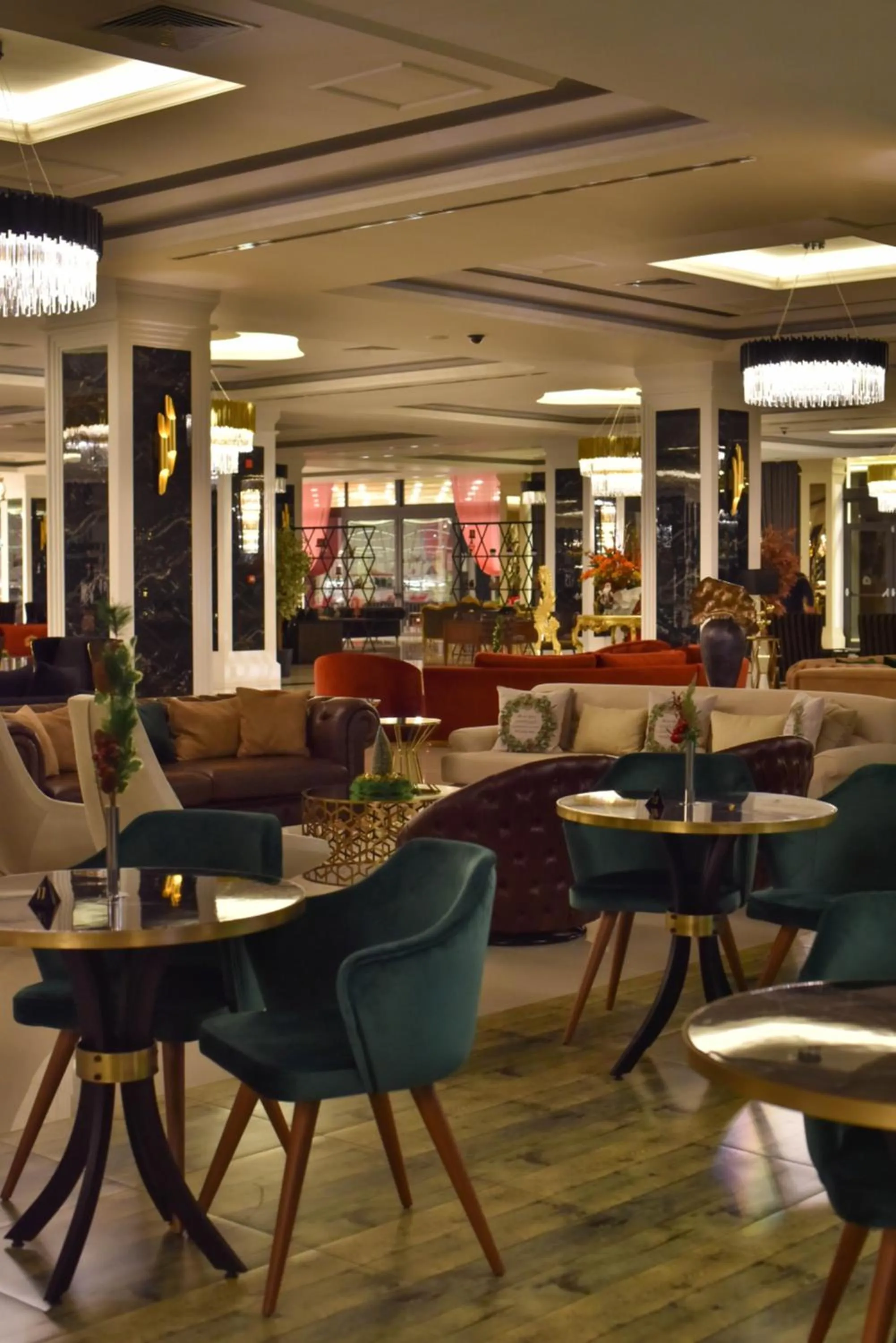 Seating area in Mc Palace Hotel Spa & Convention