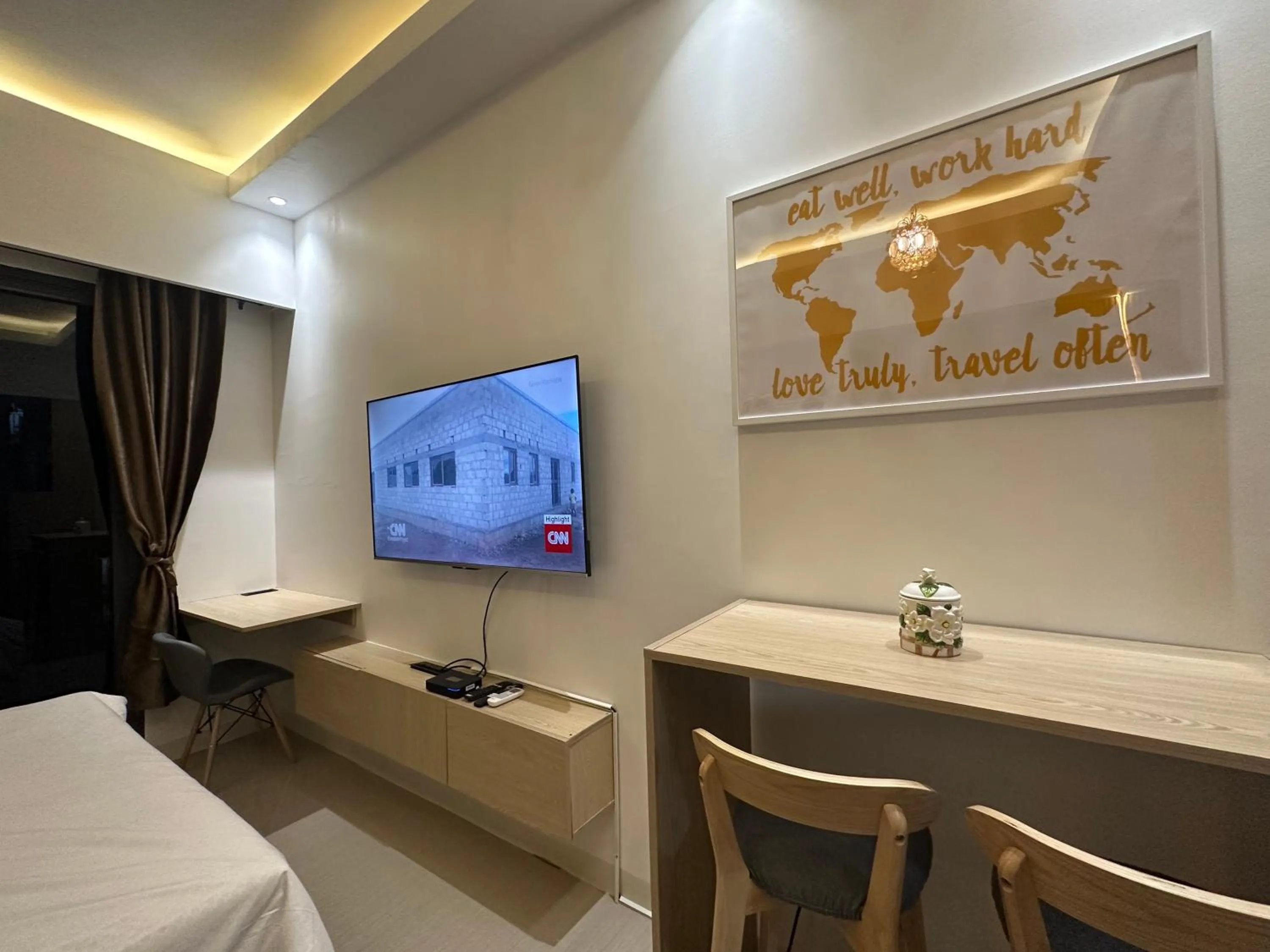 Bed in Homey Condo by the Bay