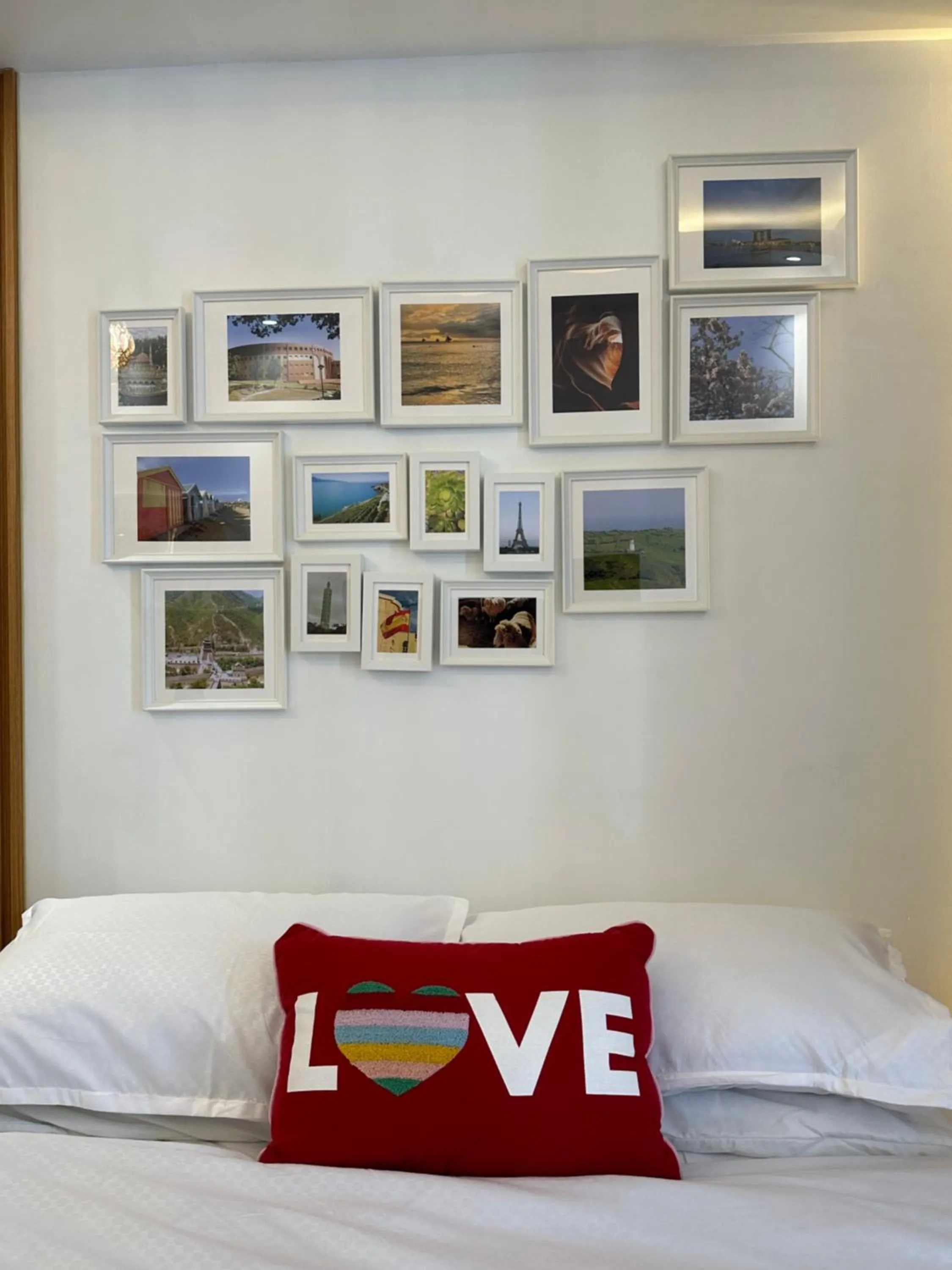 Bed in Homey Condo by the Bay