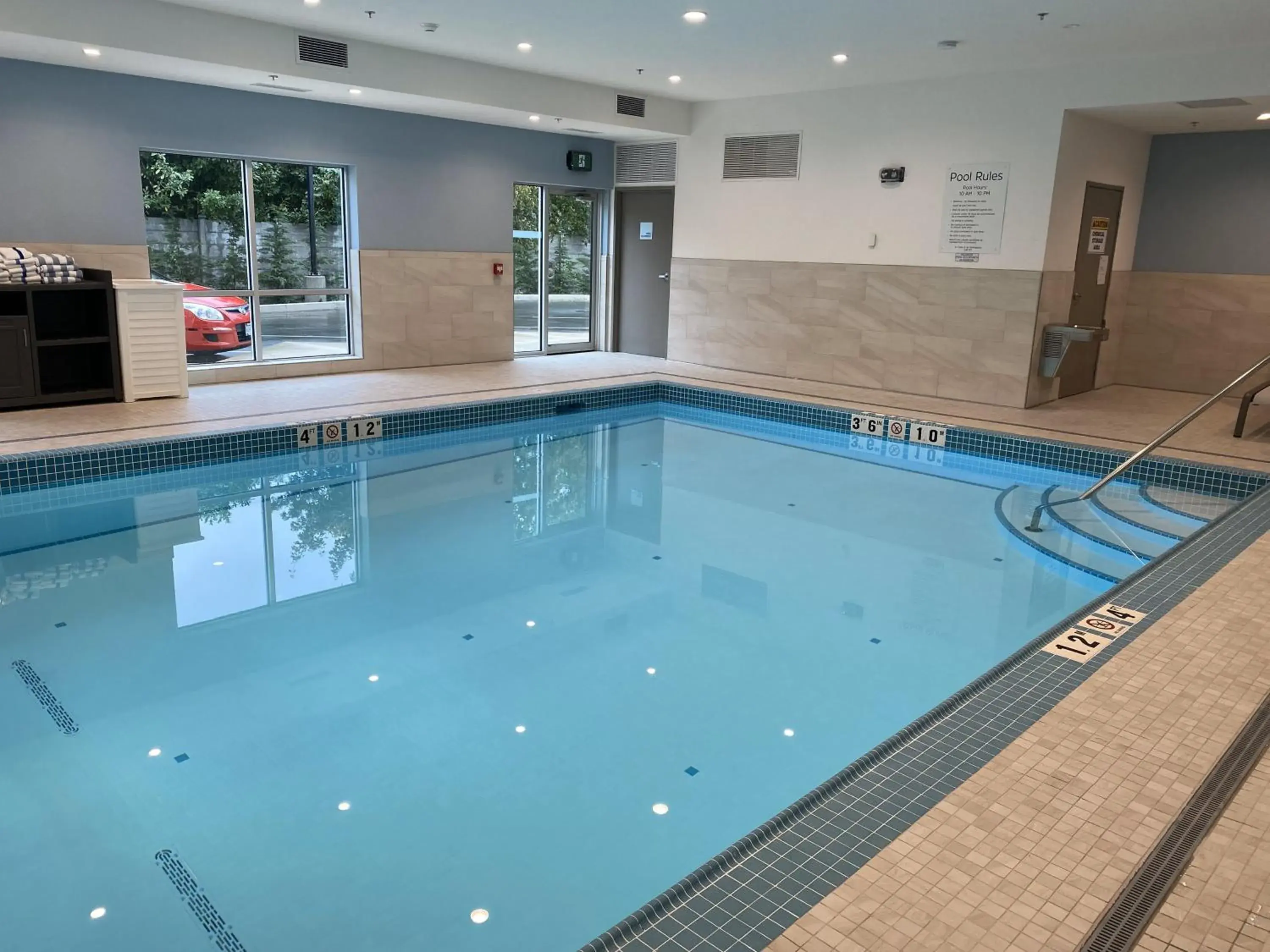 Swimming pool in Holiday Inn Express & Suites Courtenay - Comox by IHG Swimming pool in Holiday Inn Express & Suites Courtenay - Comox by IHG