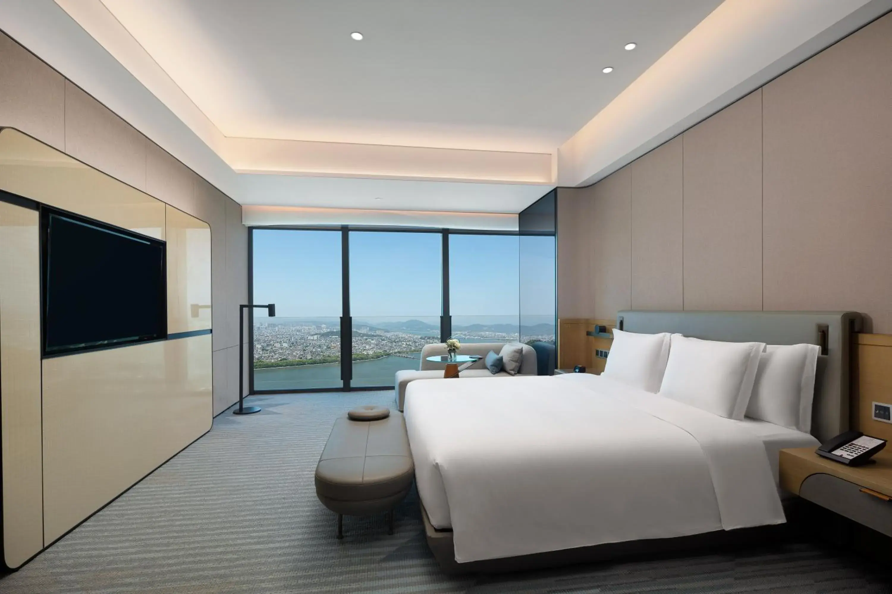 Bedroom, Bed in Crowne Plaza Chaozhou Riverside by IHG Bedroom, Bed in Crowne Plaza Chaozhou Riverside by IHG