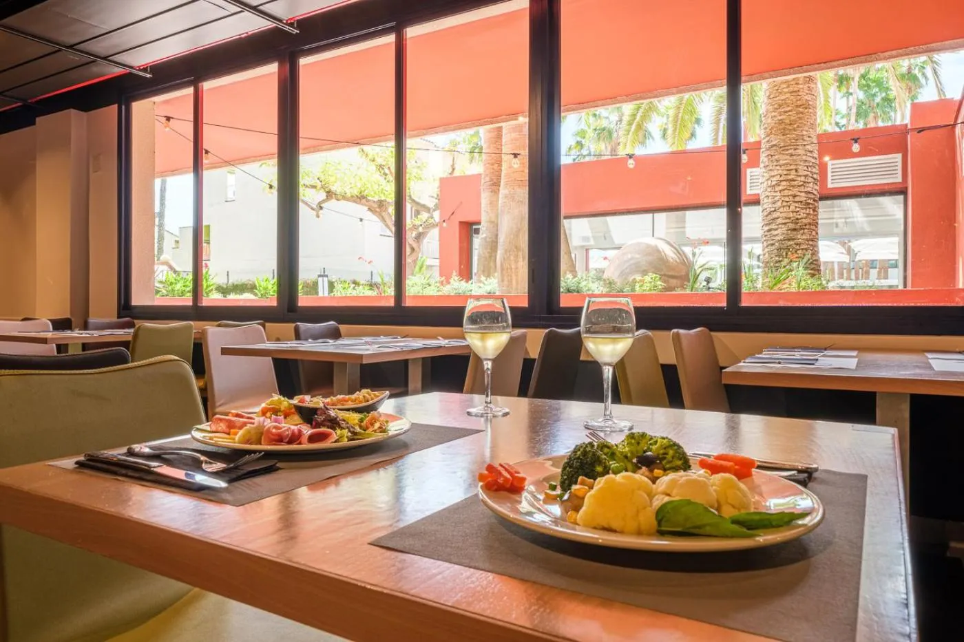 Restaurant/places to eat in Estival Park Almaris