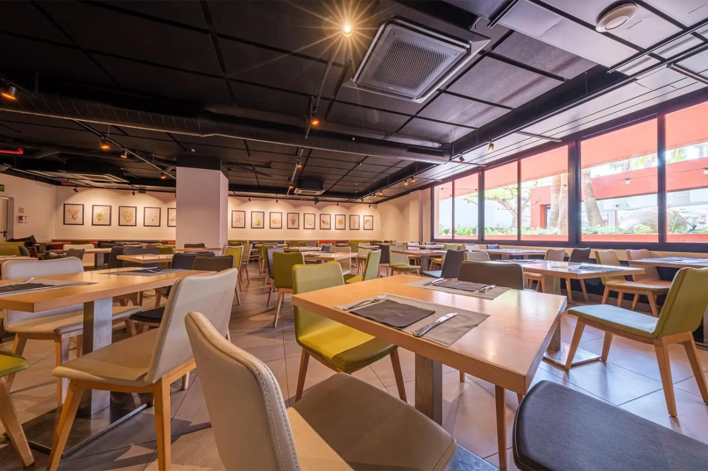 Restaurant/places to eat in Estival Park Almaris