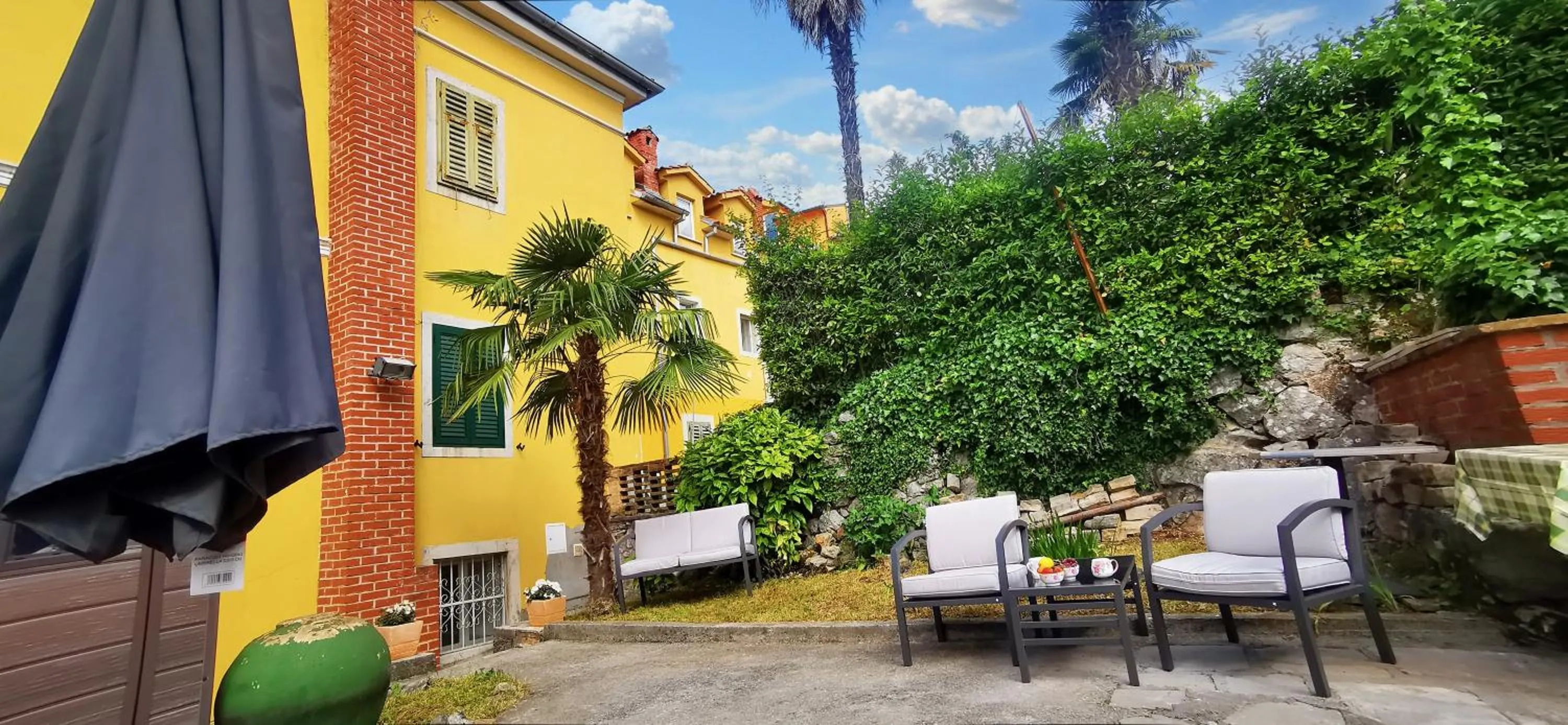 Day in Elegance Suite - "100m from the Beach with Free Parking and Garden"