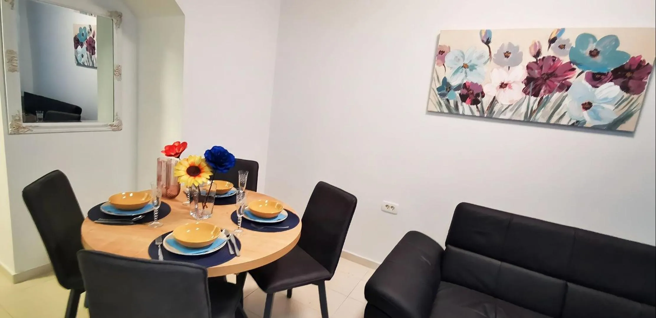Decorative detail in Elegance Suite - "100m from the Beach with Free Parking and Garden"