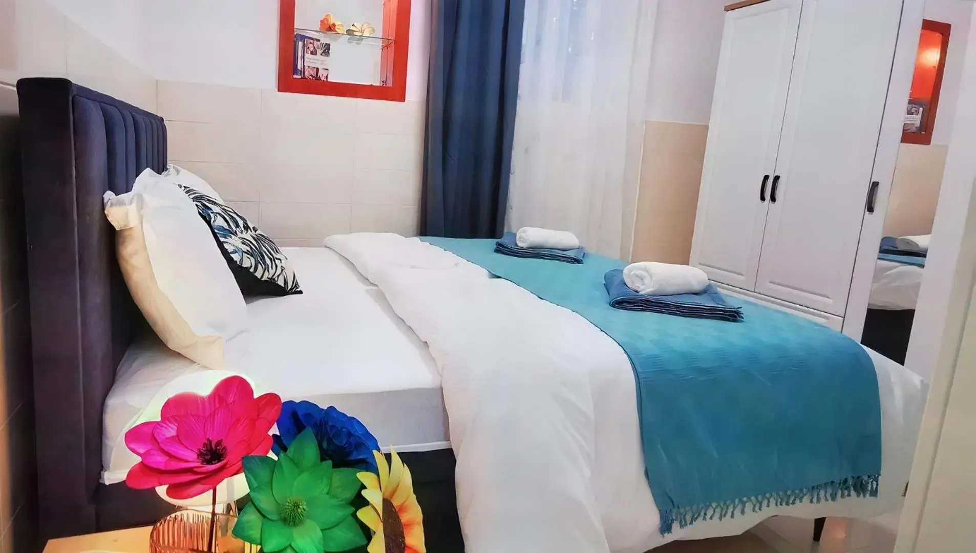 Elegance Suite - "100m from the Beach with Free Parking and Garden" Elegance Suite - "100m from the Beach with Free Parking and Garden"