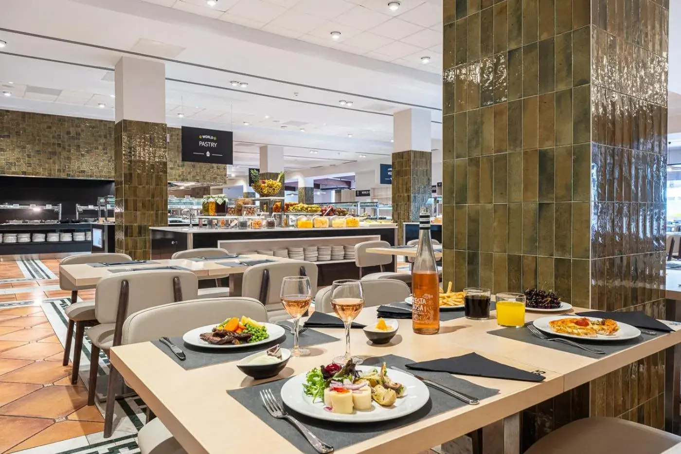 Restaurant/places to eat in Estival Park Marena Restaurant/places to eat in Estival Park Marena