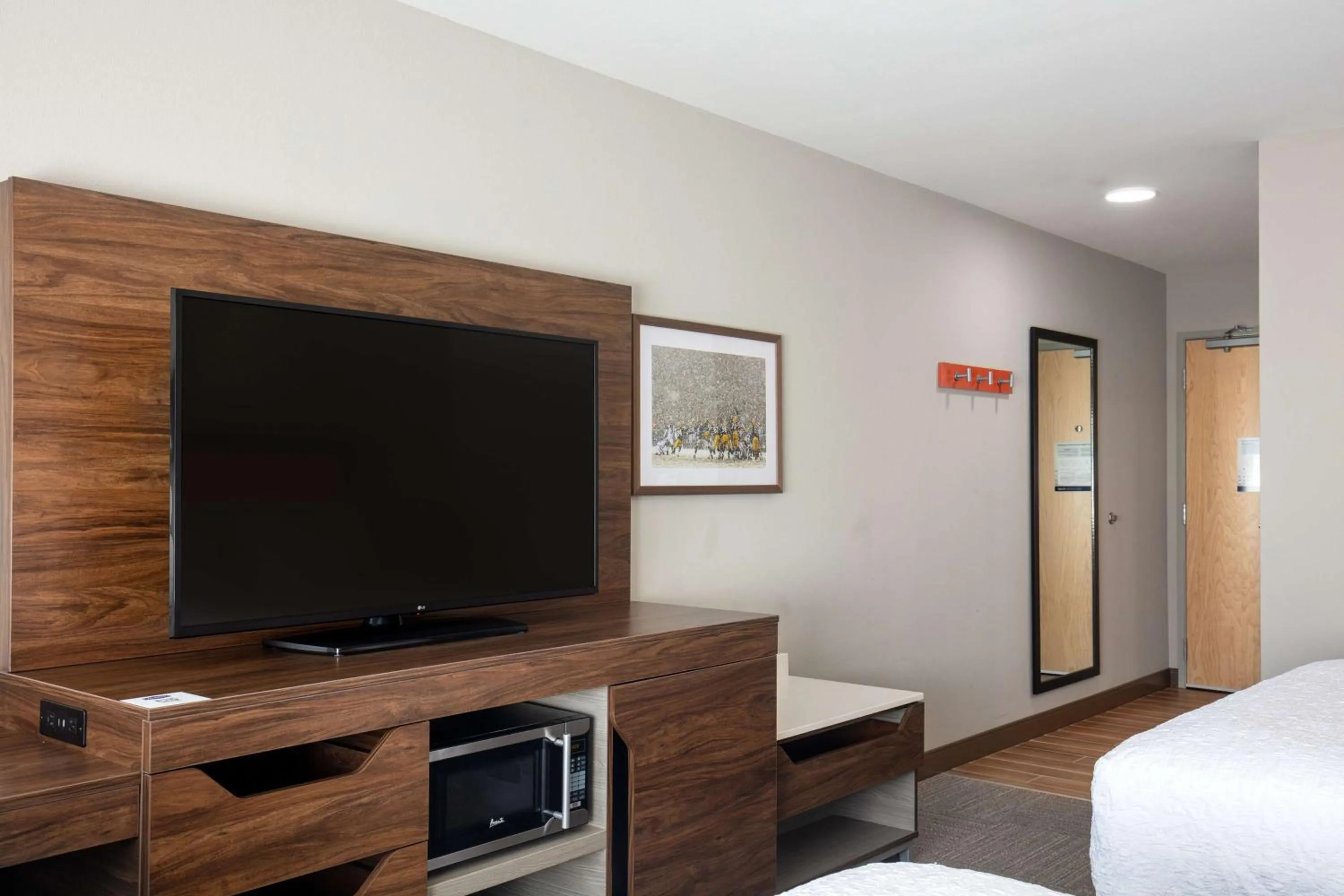 Bedroom in Hampton Inn Green Bay Stadium, Wi