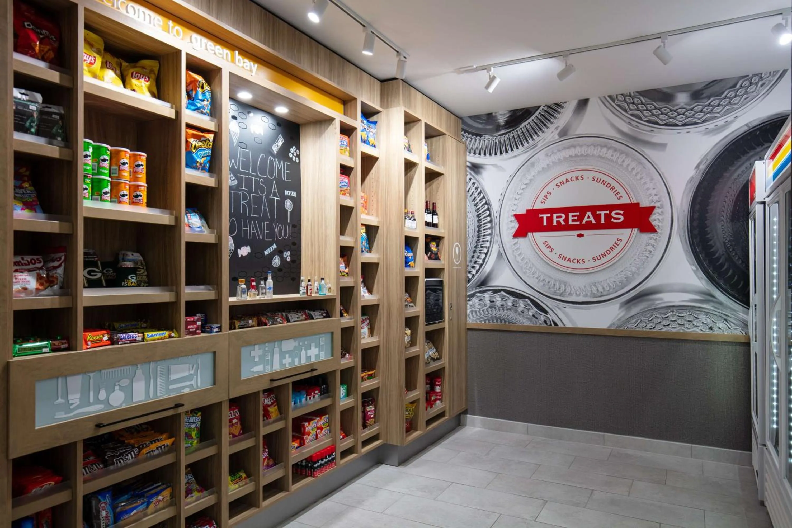 Restaurant/places to eat in Hampton Inn Green Bay Stadium, Wi