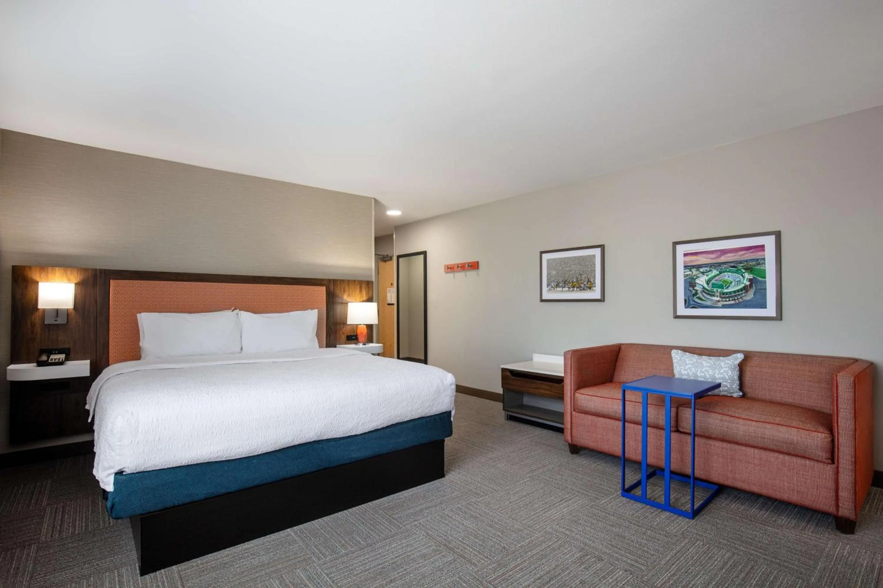 Bed in Hampton Inn Green Bay Stadium, Wi