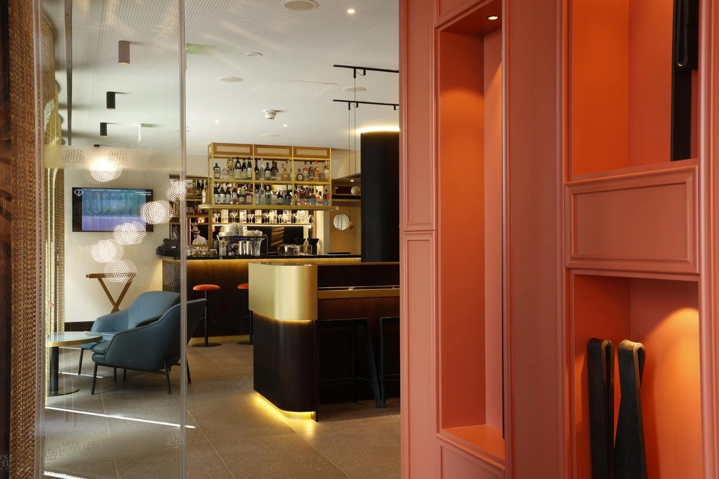 Lounge or bar in Arts Hotel Porto, Tapestry Collection By Hilton