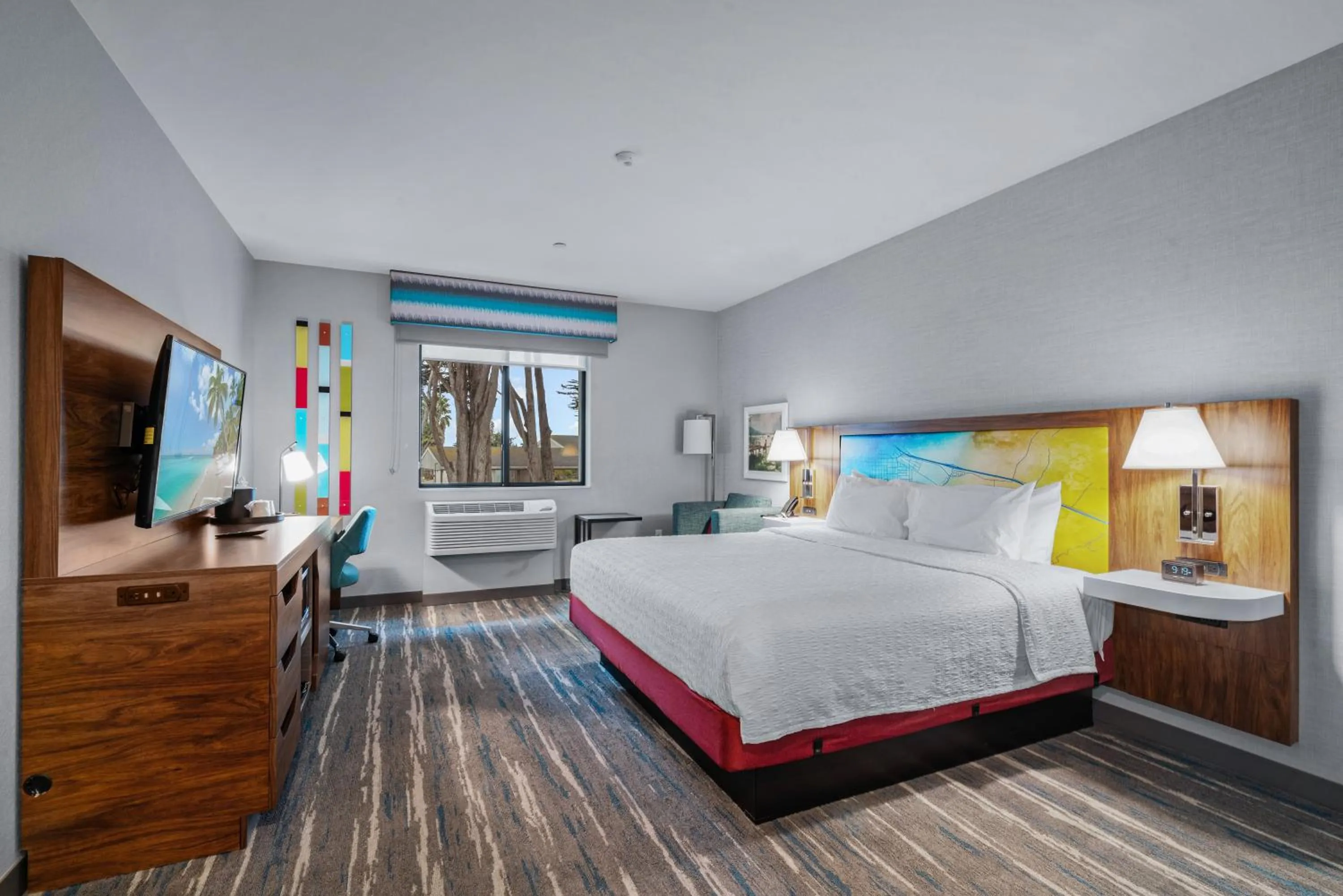 Bedroom, Bed in Hampton Inn Morro Bay