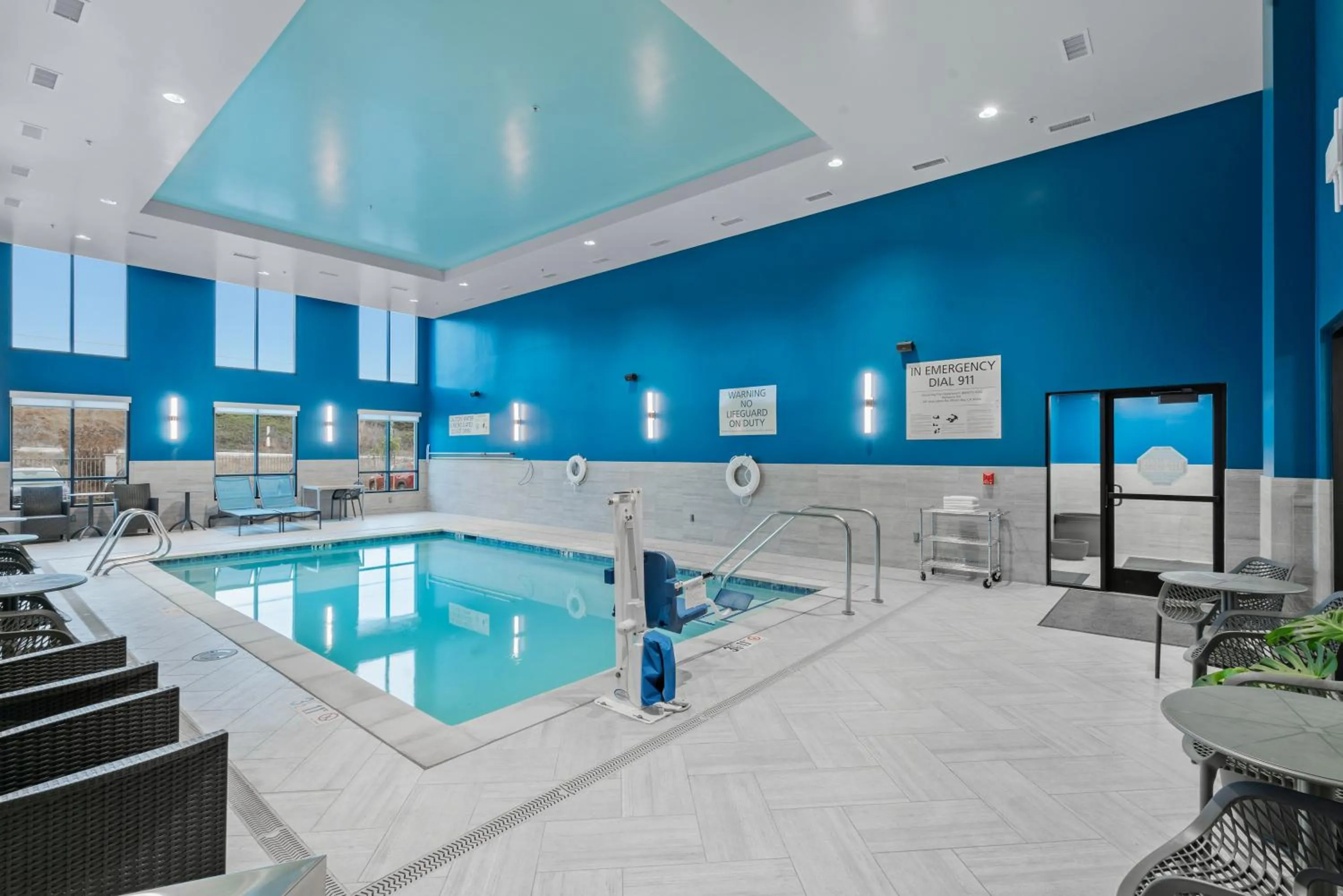 Swimming pool in Hampton Inn Morro Bay