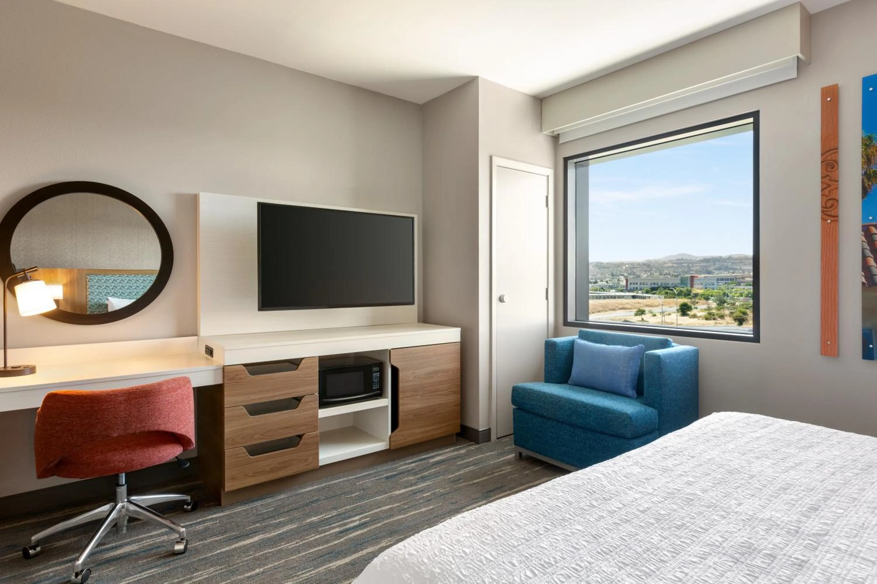 TV and multimedia, Bed in Hampton Inn & Suites San Mateo-San Francisco Airport