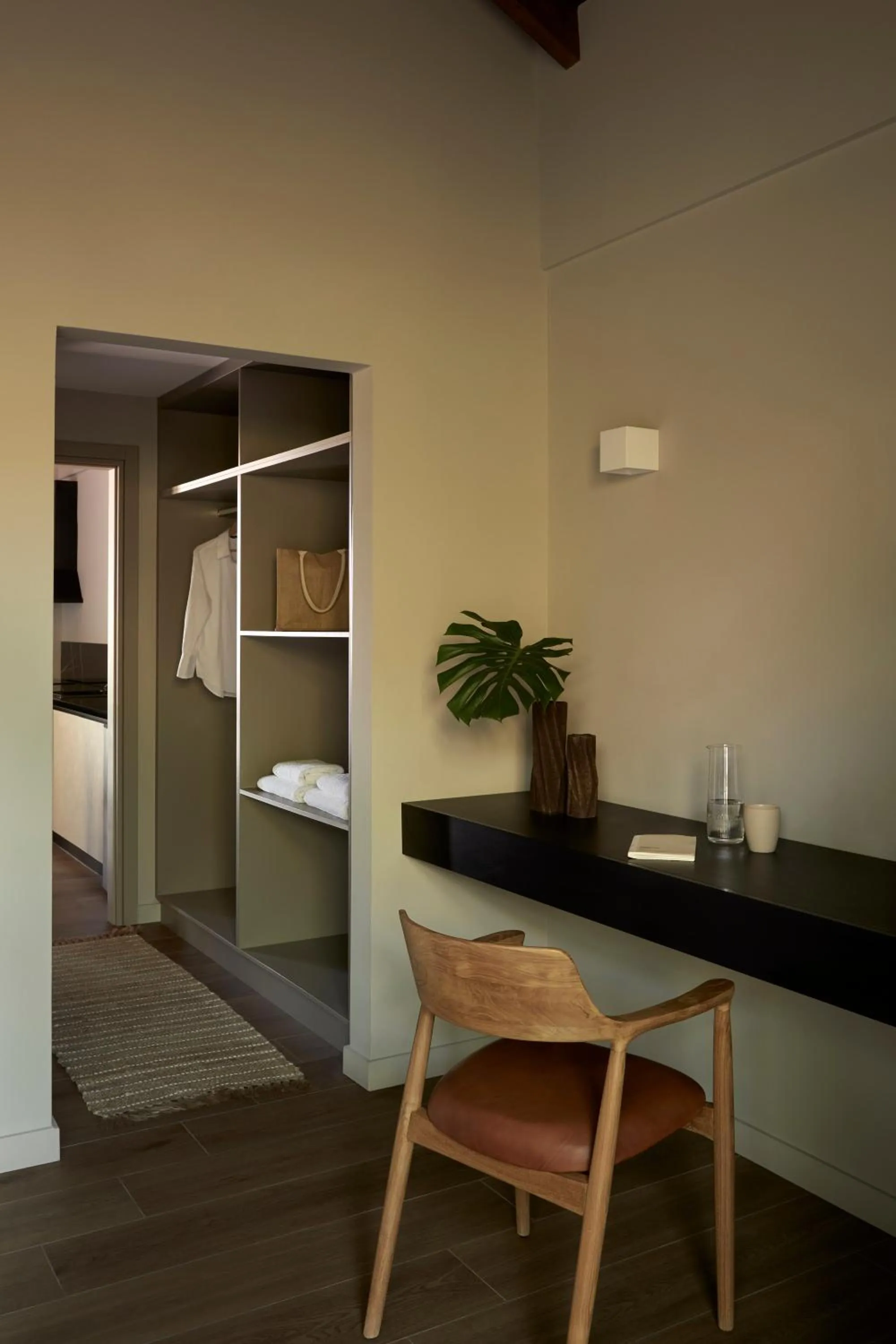 wardrobe, Bed in Poesia Suites