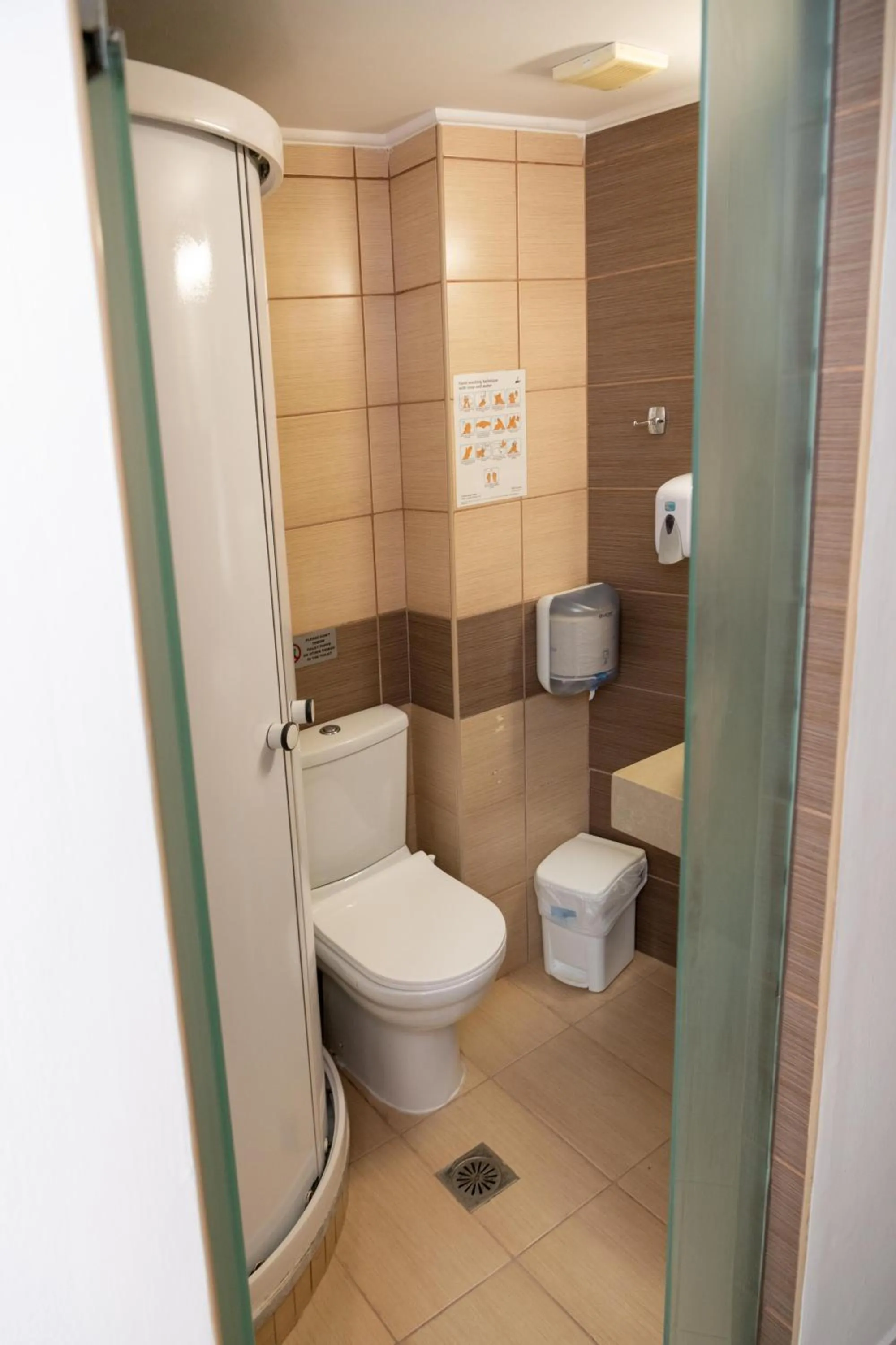 Shower in Kronos Hotel