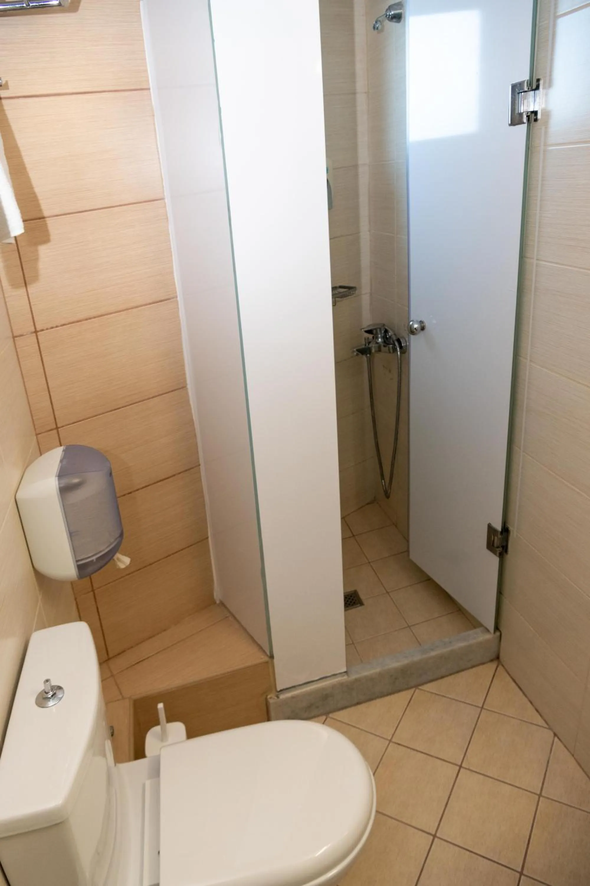 Shower in Kronos Hotel