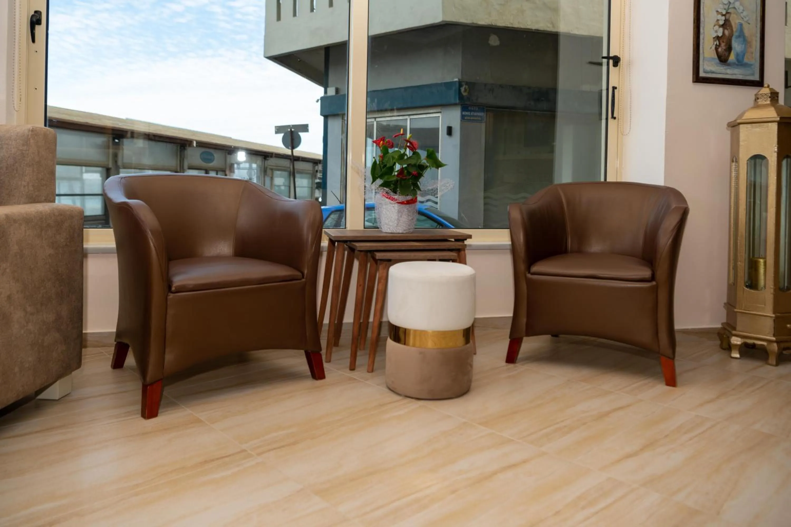 Seating area in Kronos Hotel