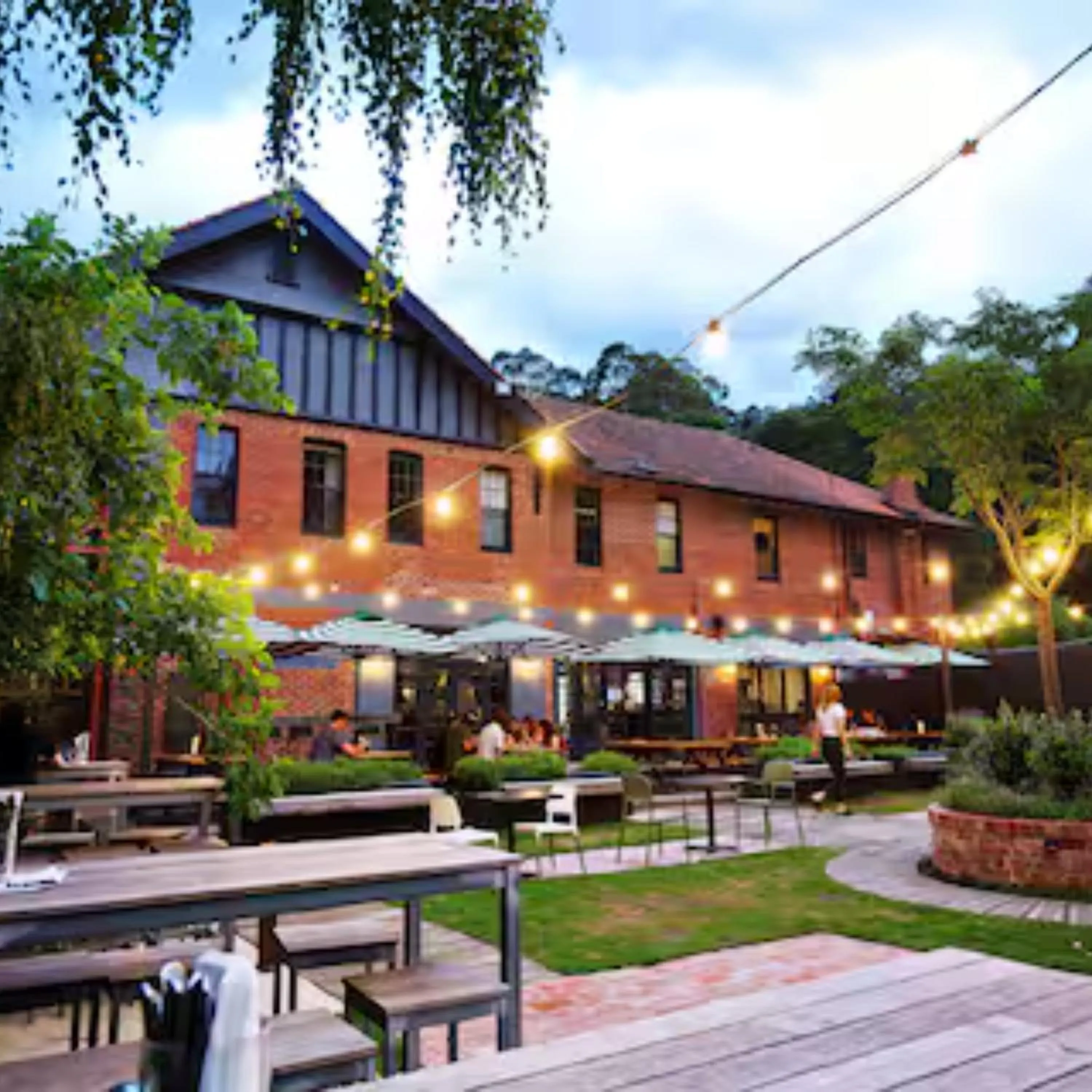 Alpine Hotel, Eat Drink Sleep