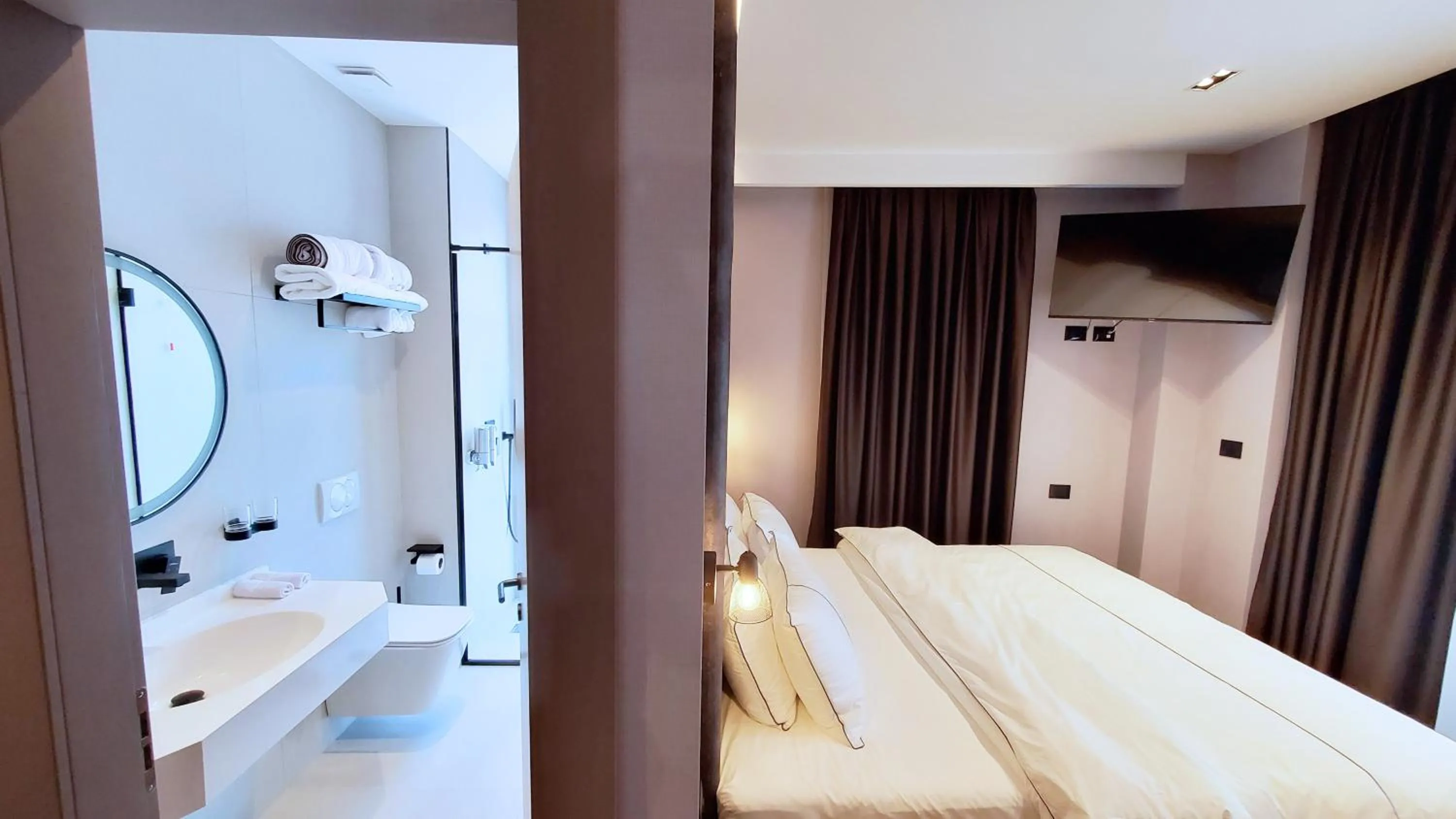 Photo of the whole room, Bed in StarLight Hotel