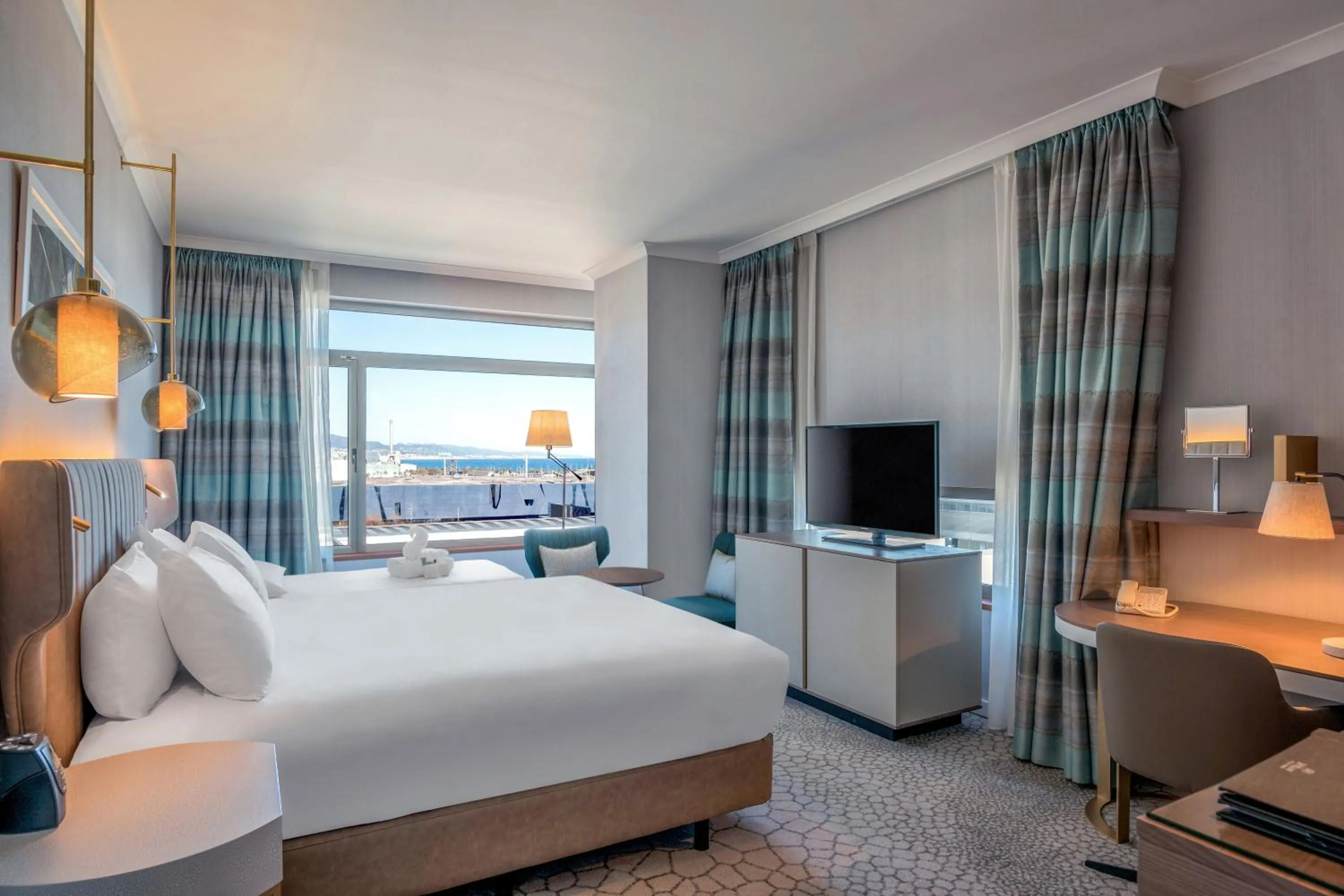 Bedroom, Bed in Hilton Diagonal Mar Barcelona