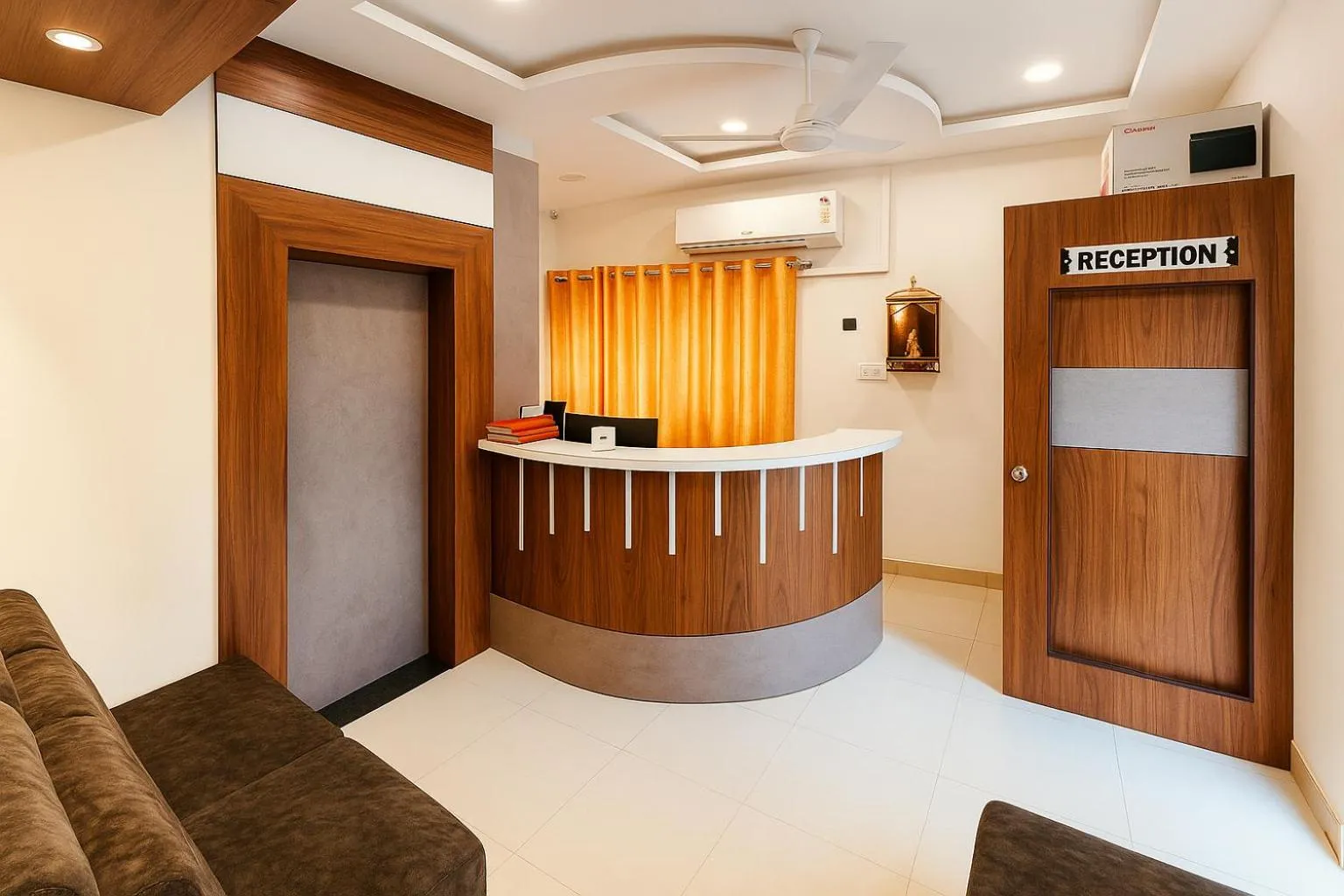 Lobby or reception in Stay Guru Hari Om Residency