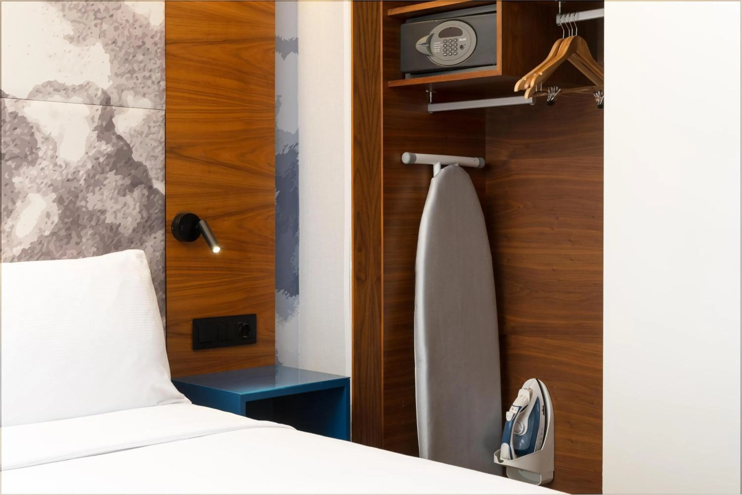 Bedroom, Bed in Hilton Barcelona