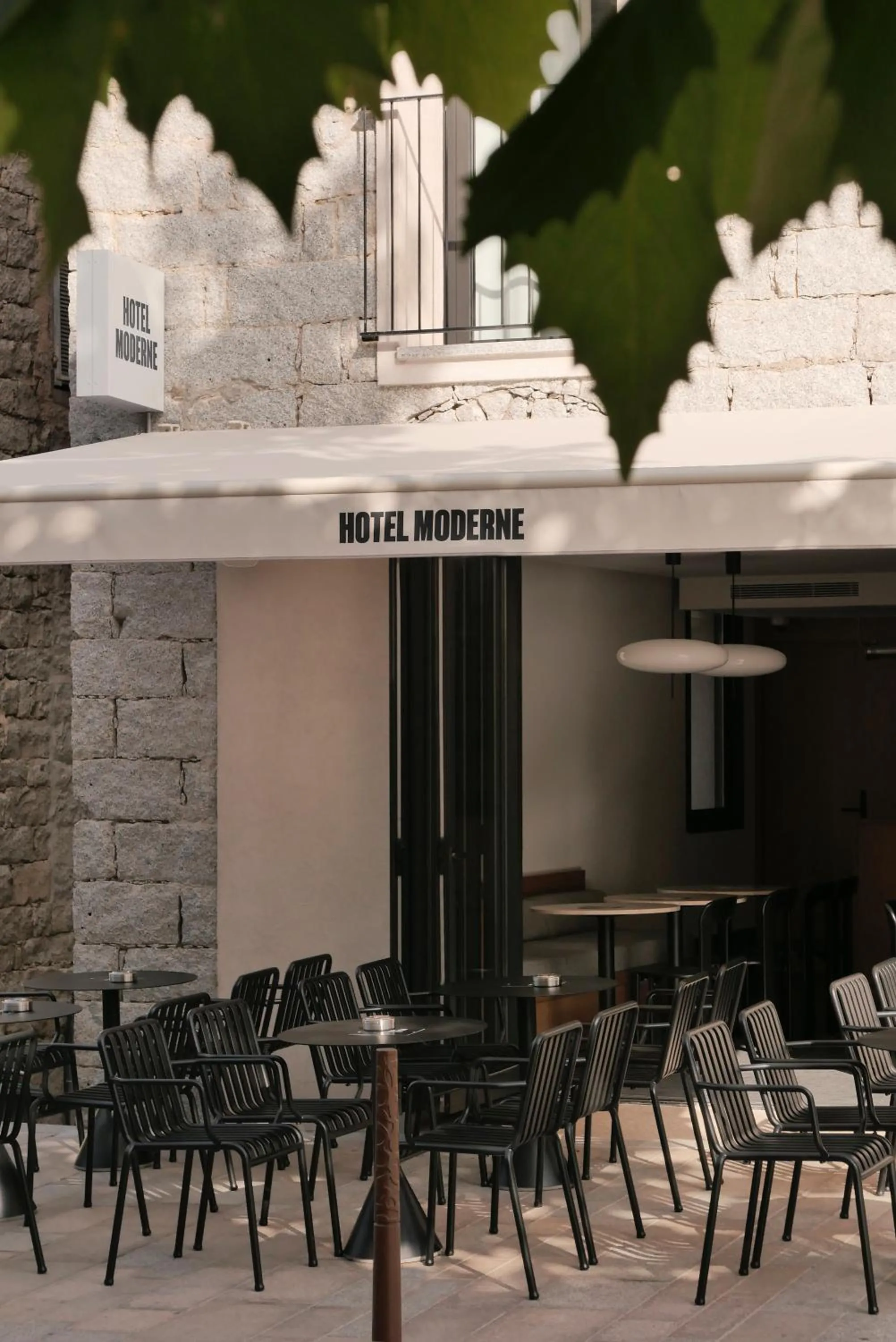 Property building in Hotel Moderne