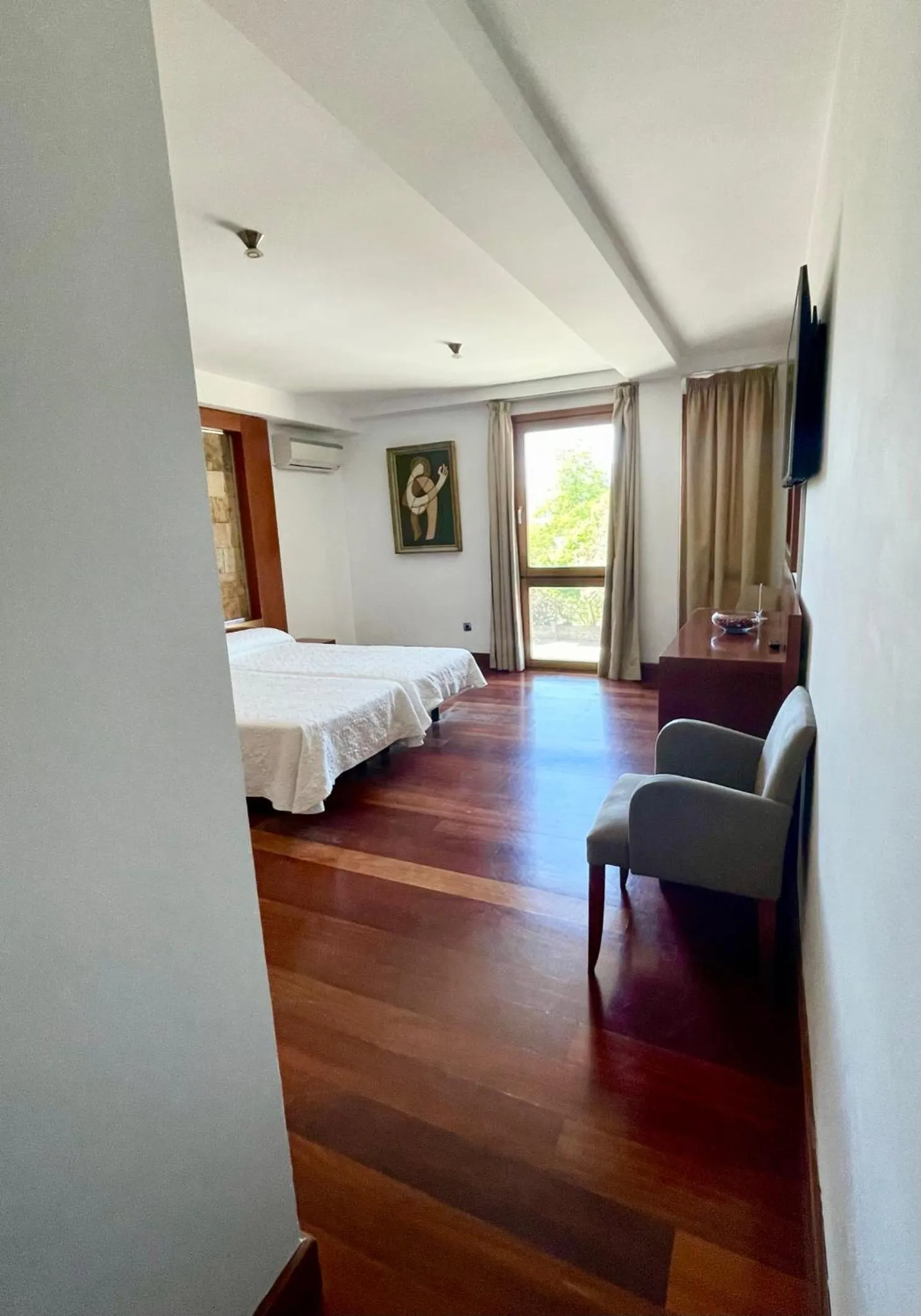 Photo of the whole room, Bed in Acinipo