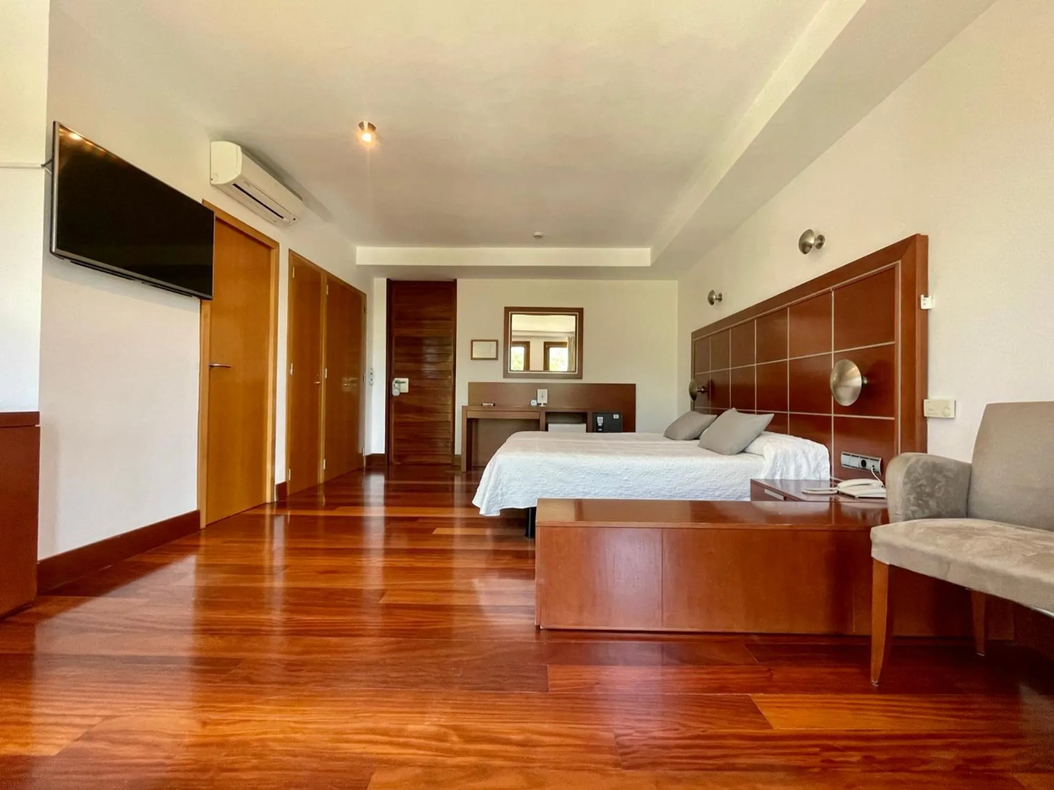 TV and multimedia, Bed in Acinipo