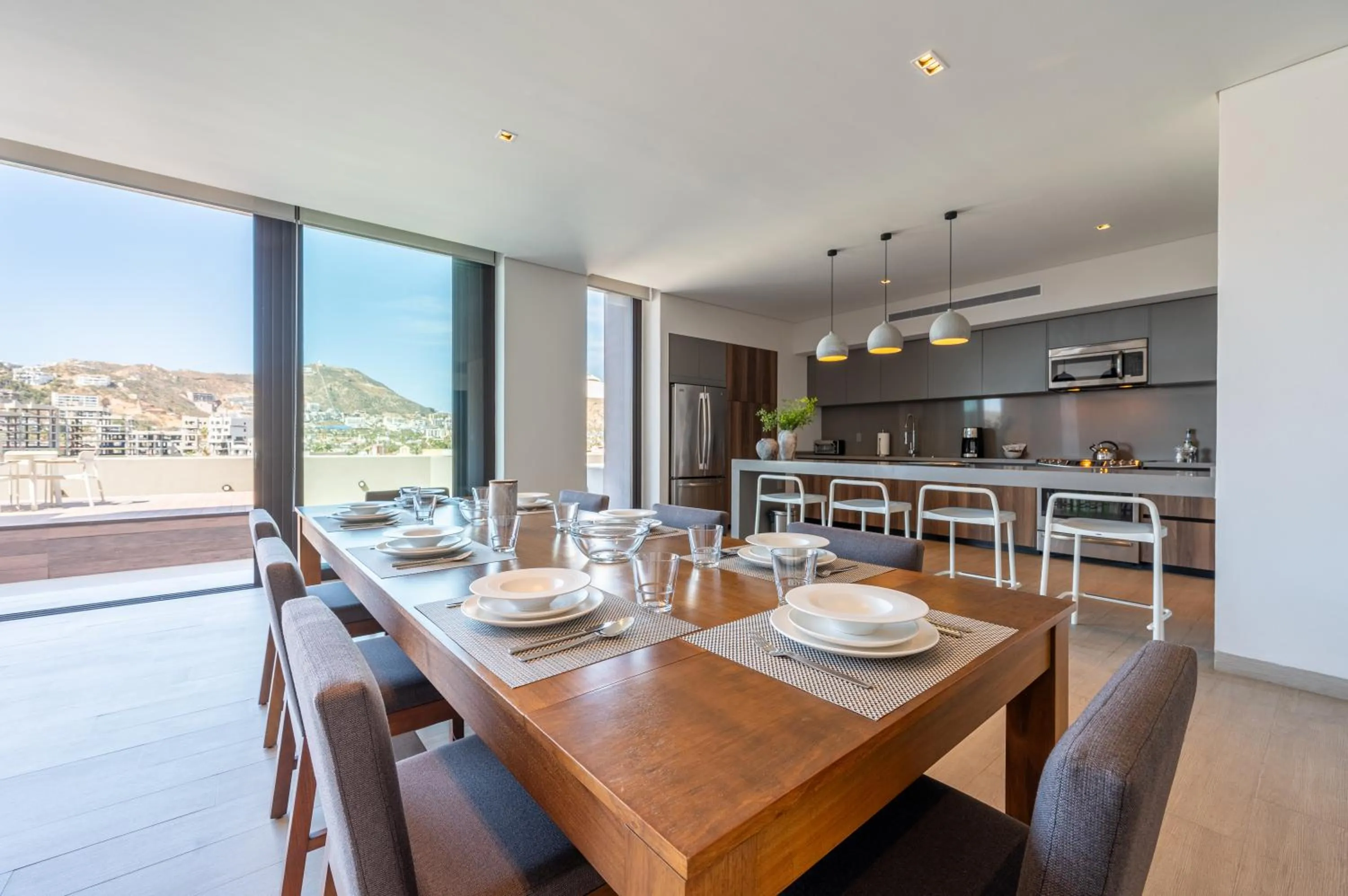 Dining area in Paraiso Residences Marina Cabo by Capitalia