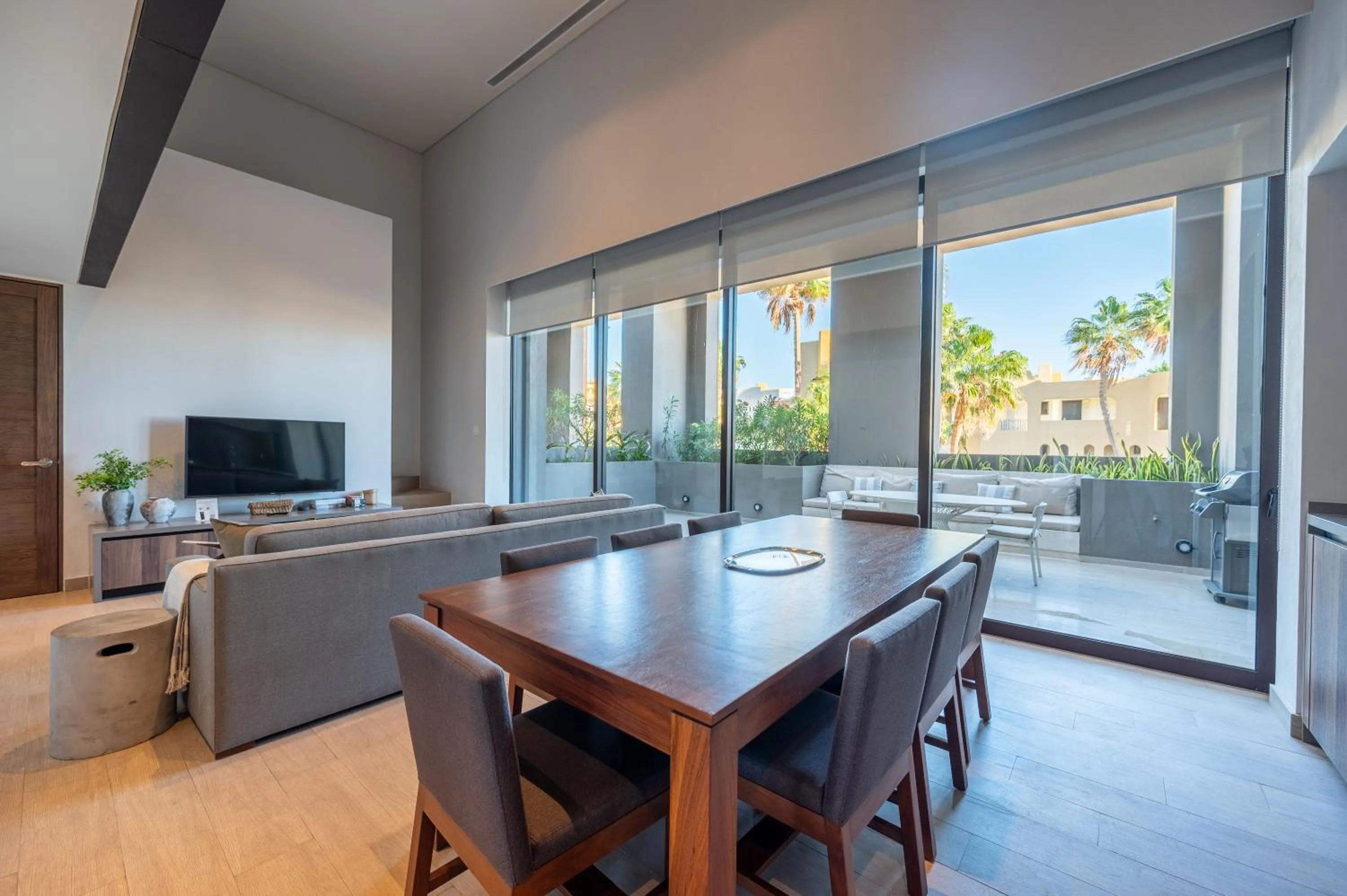 Dining area in Paraiso Residences Marina Cabo by Capitalia