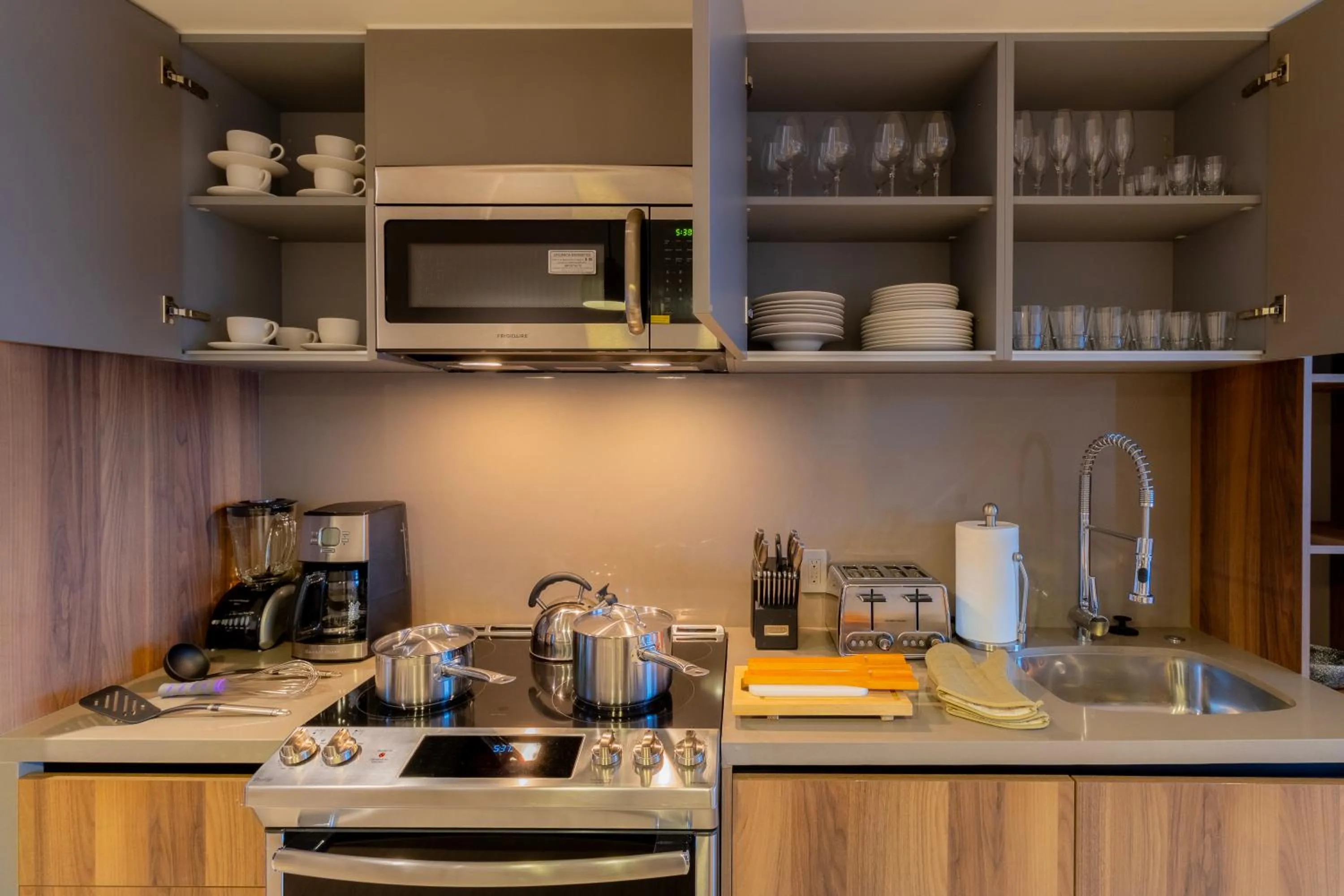 Kitchen or kitchenette in Paraiso Residences Marina Cabo by Capitalia