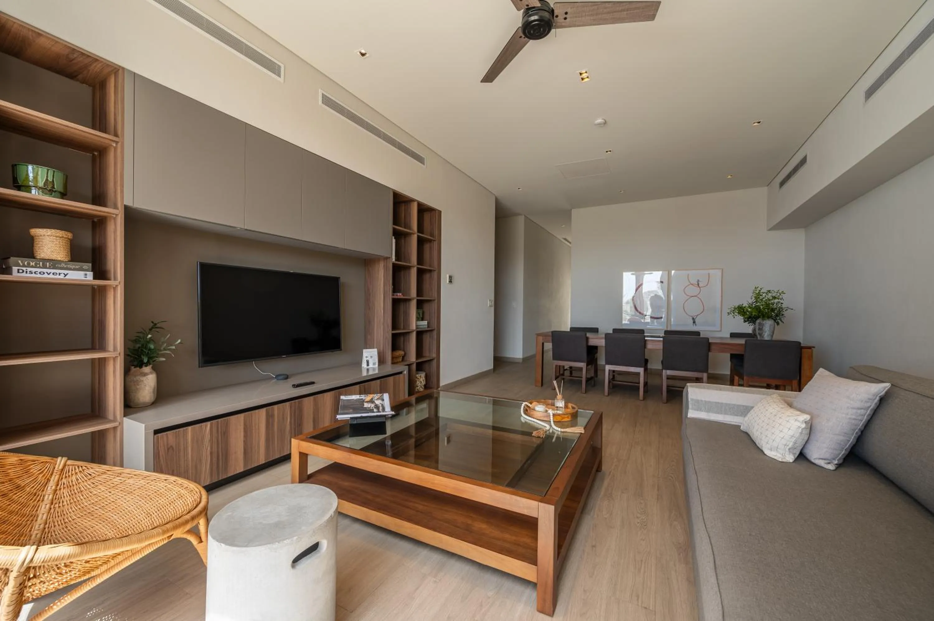Living room in Paraiso Residences Marina Cabo by Capitalia