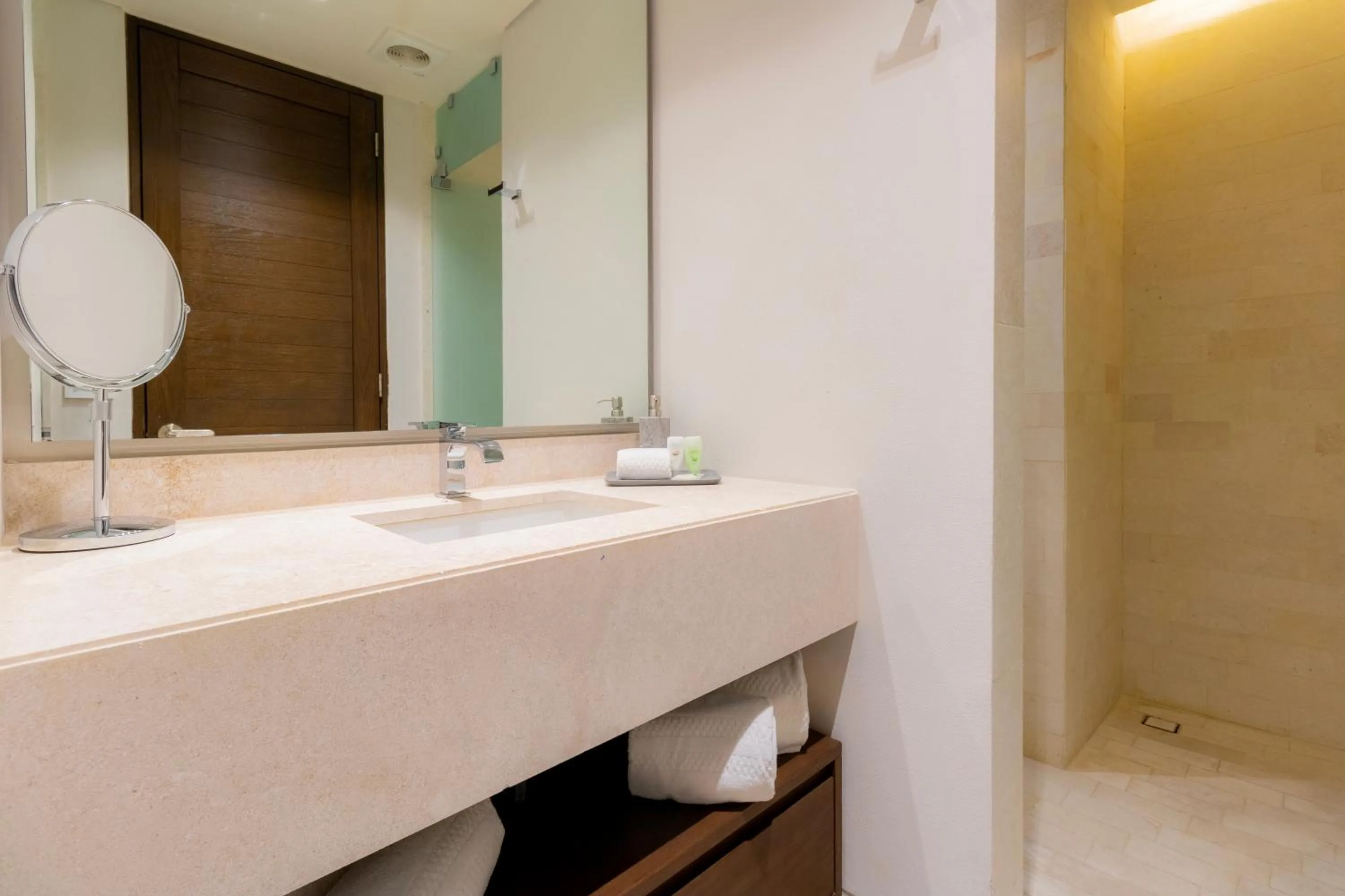 Bathroom in Paraiso Residences Marina Cabo by Capitalia