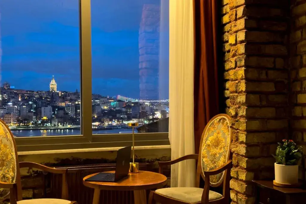 Deluxe Double Room with Sea View in The Haliç Bosphorus Hotel Deluxe Double Room with Sea View in The Haliç Bosphorus Hotel