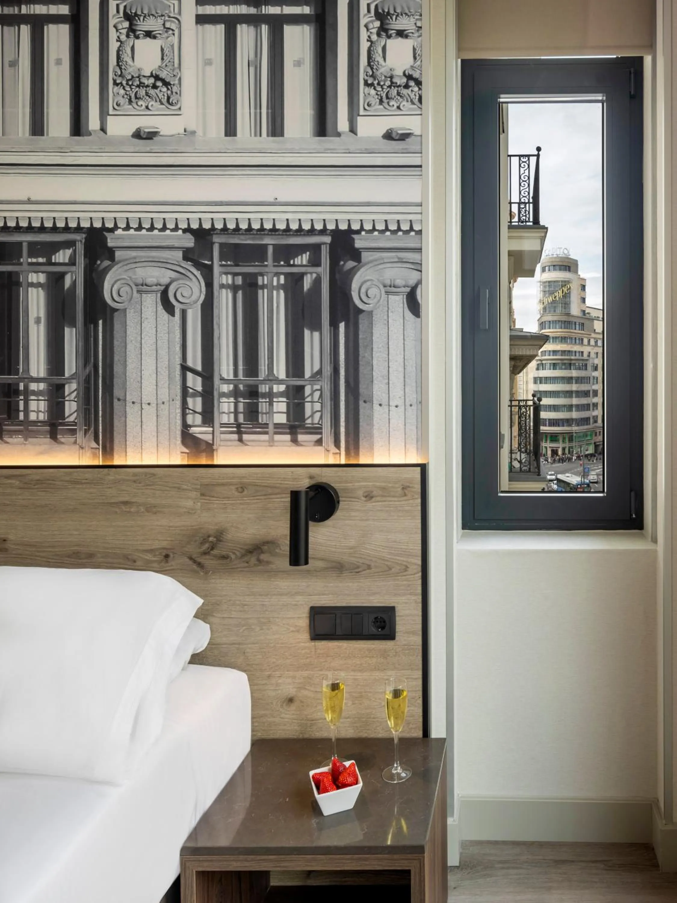 Bedroom, Bed in Regente Hotel