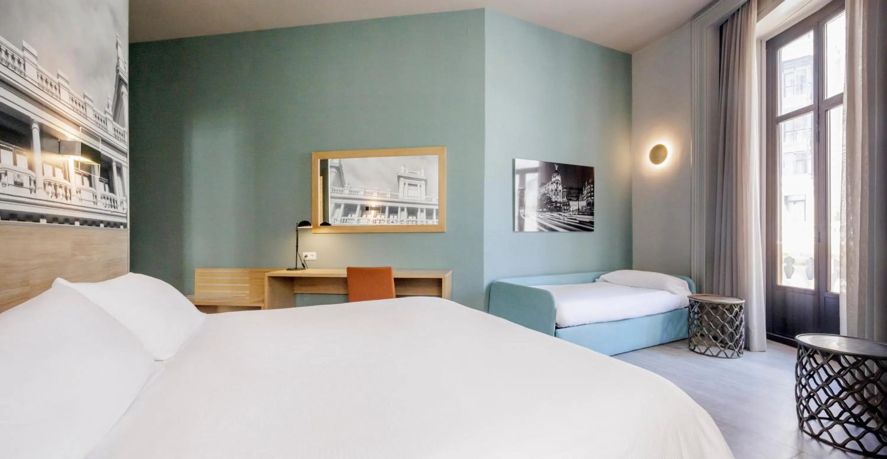 Bed in Regente Hotel