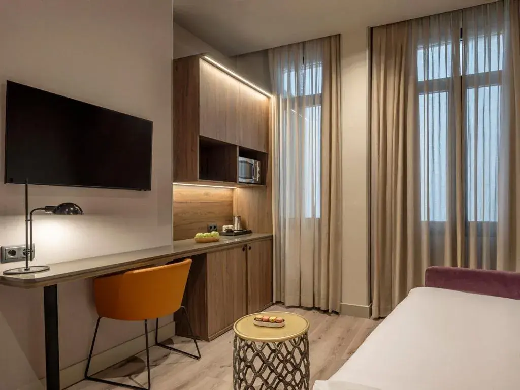 TV and multimedia, Bed in Regente Hotel TV and multimedia, Bed in Regente Hotel