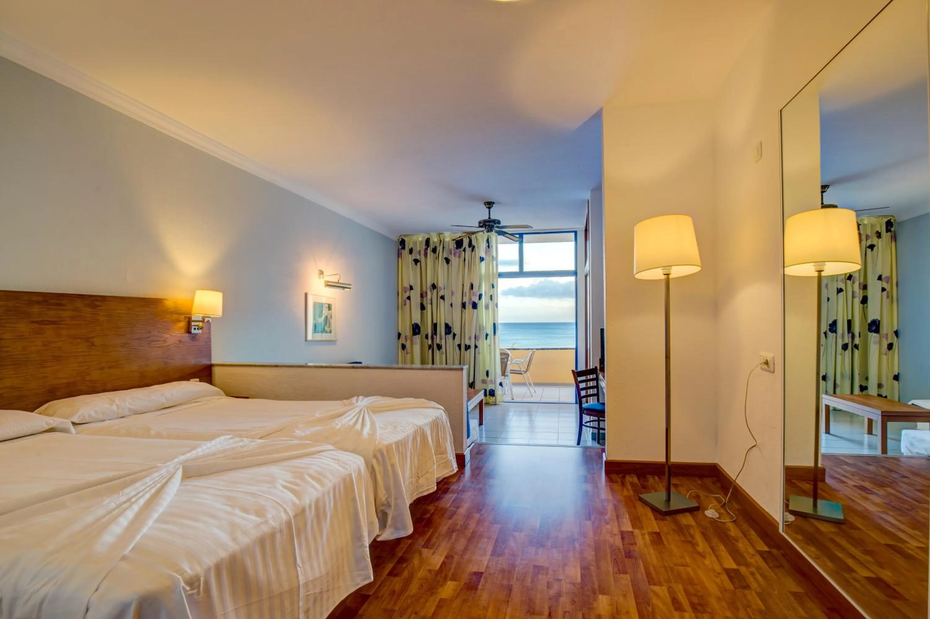 Photo of the whole room in SBH Fuerteventura Playa