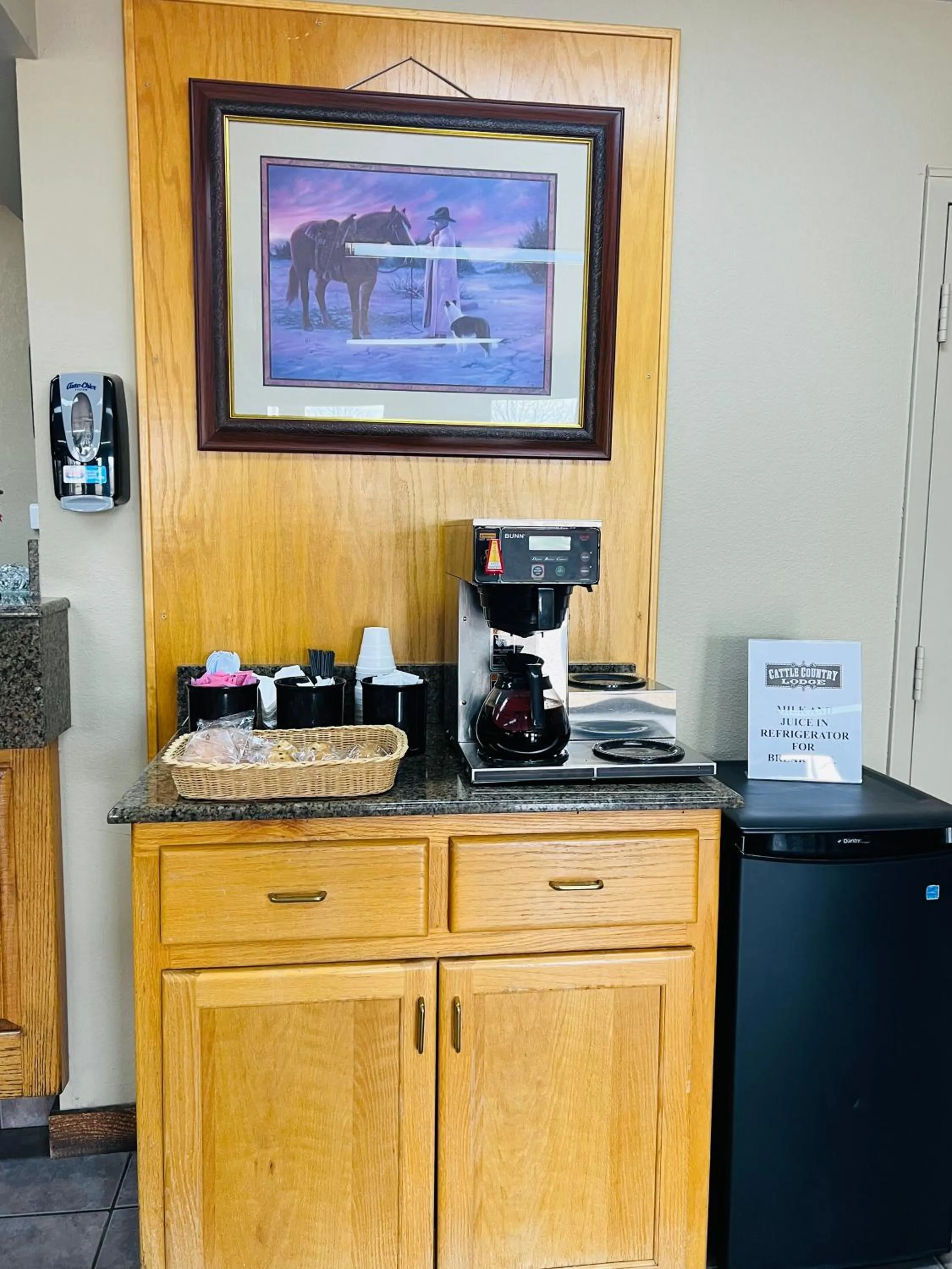 Continental breakfast in Cattle country lodge