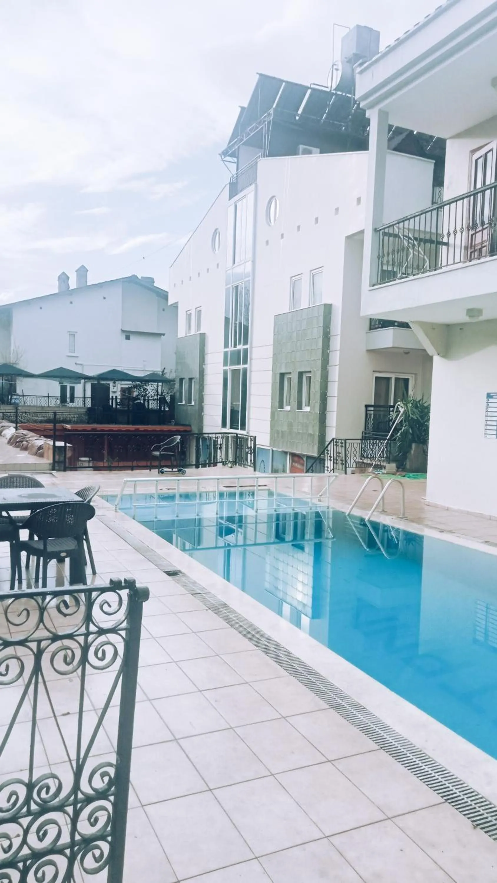 Pool view in London House Hotel