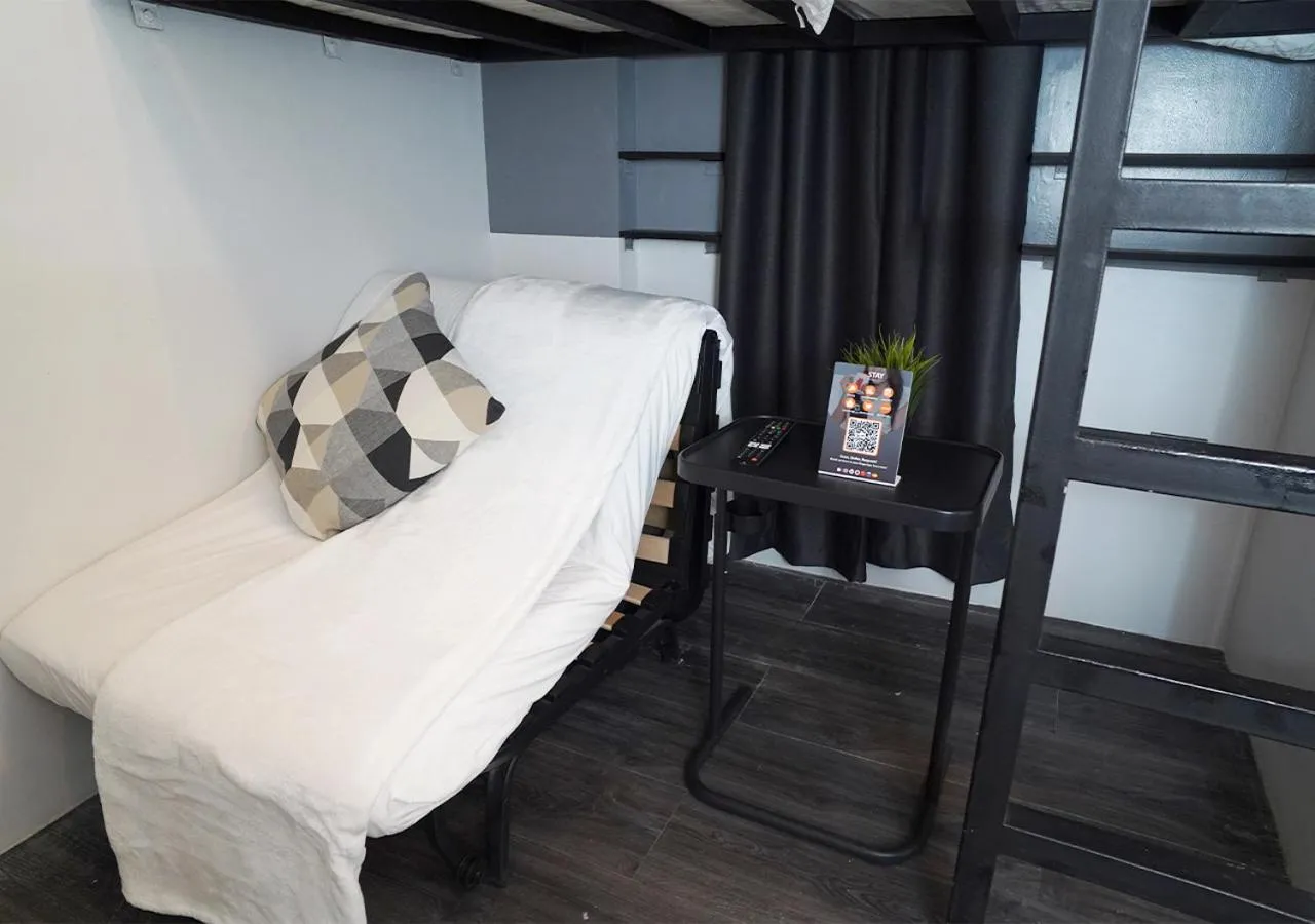 Seating area, Bed in mySTAY Hotel BGC South