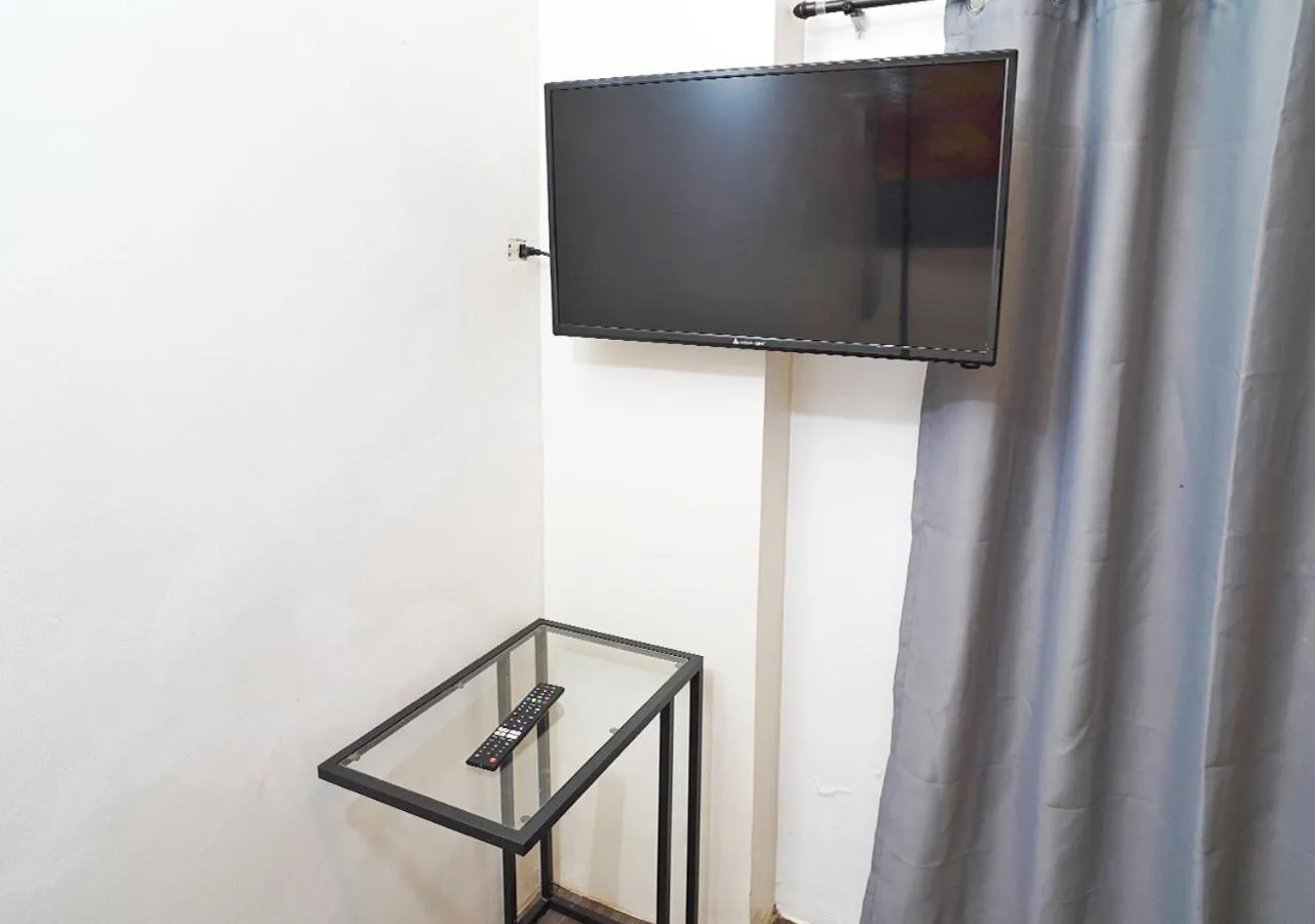 TV and multimedia in mySTAY Hotel BGC South