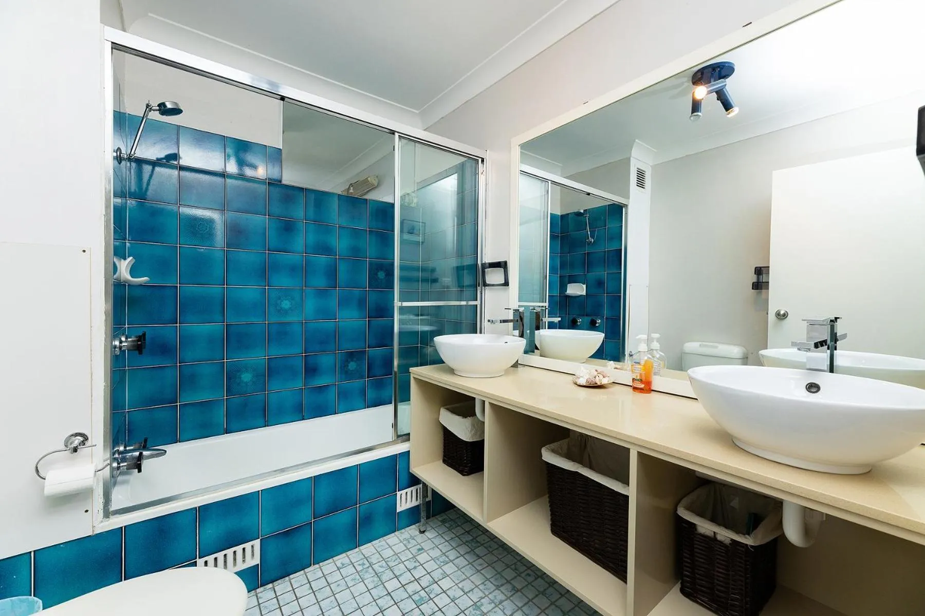 Bathroom in Braemar 6