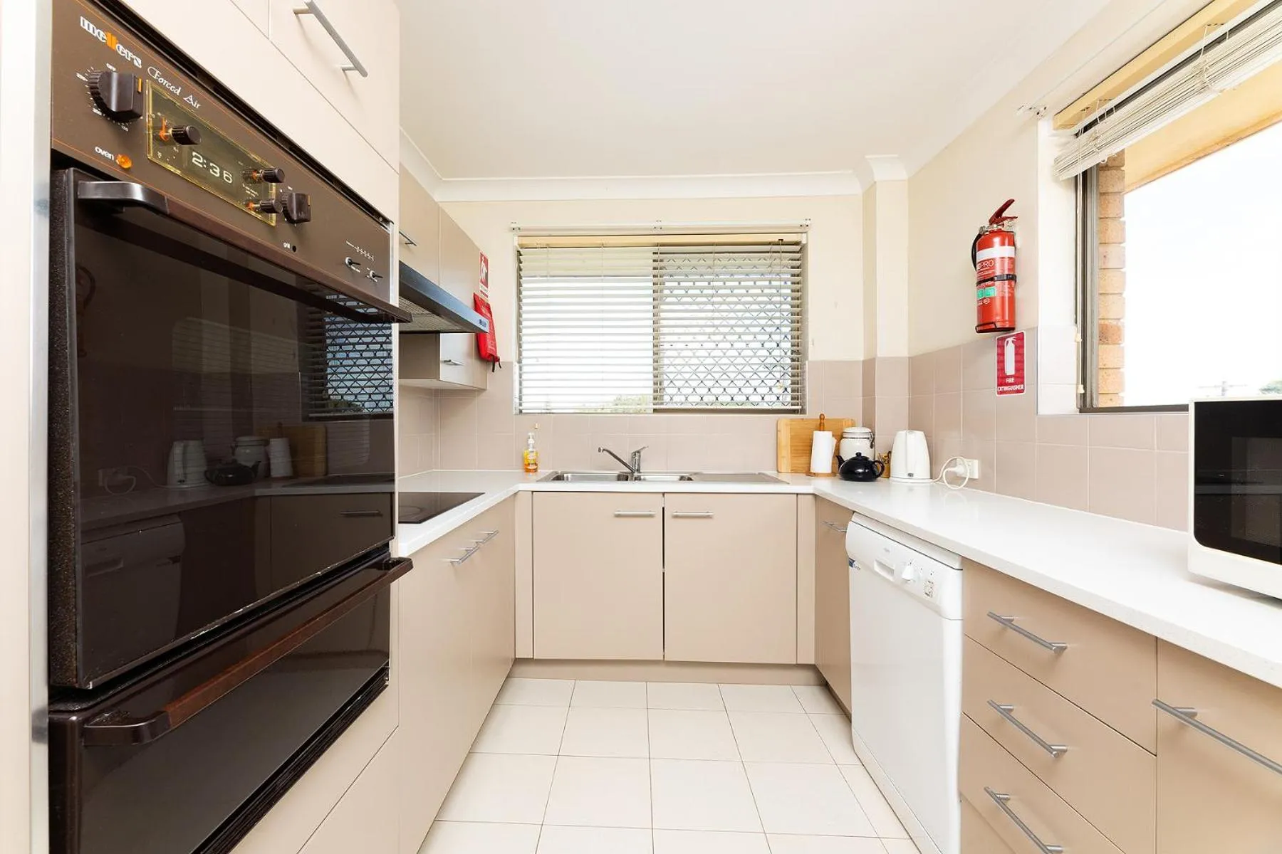 Kitchen or kitchenette in Braemar 6