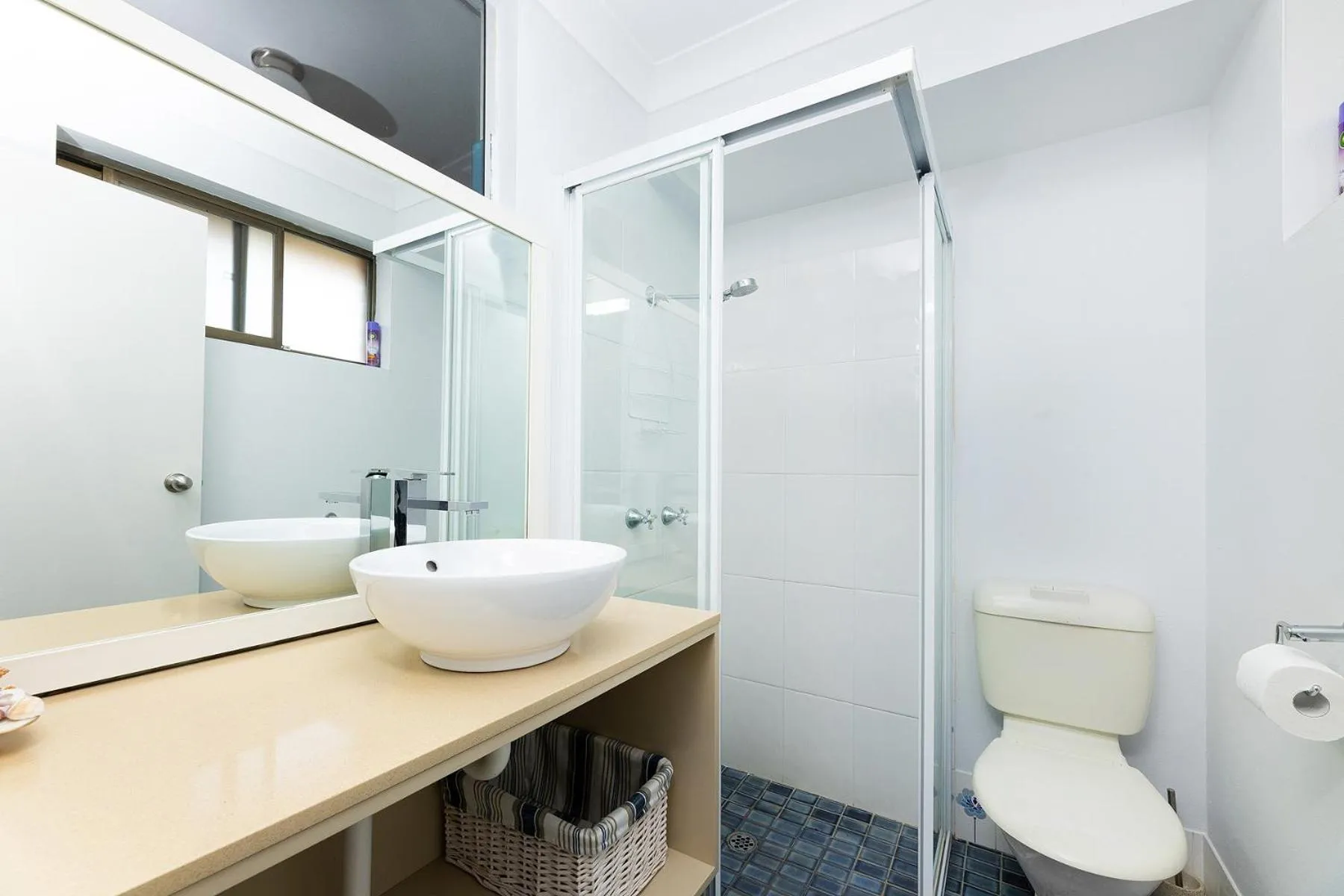 Bathroom in Braemar 6
