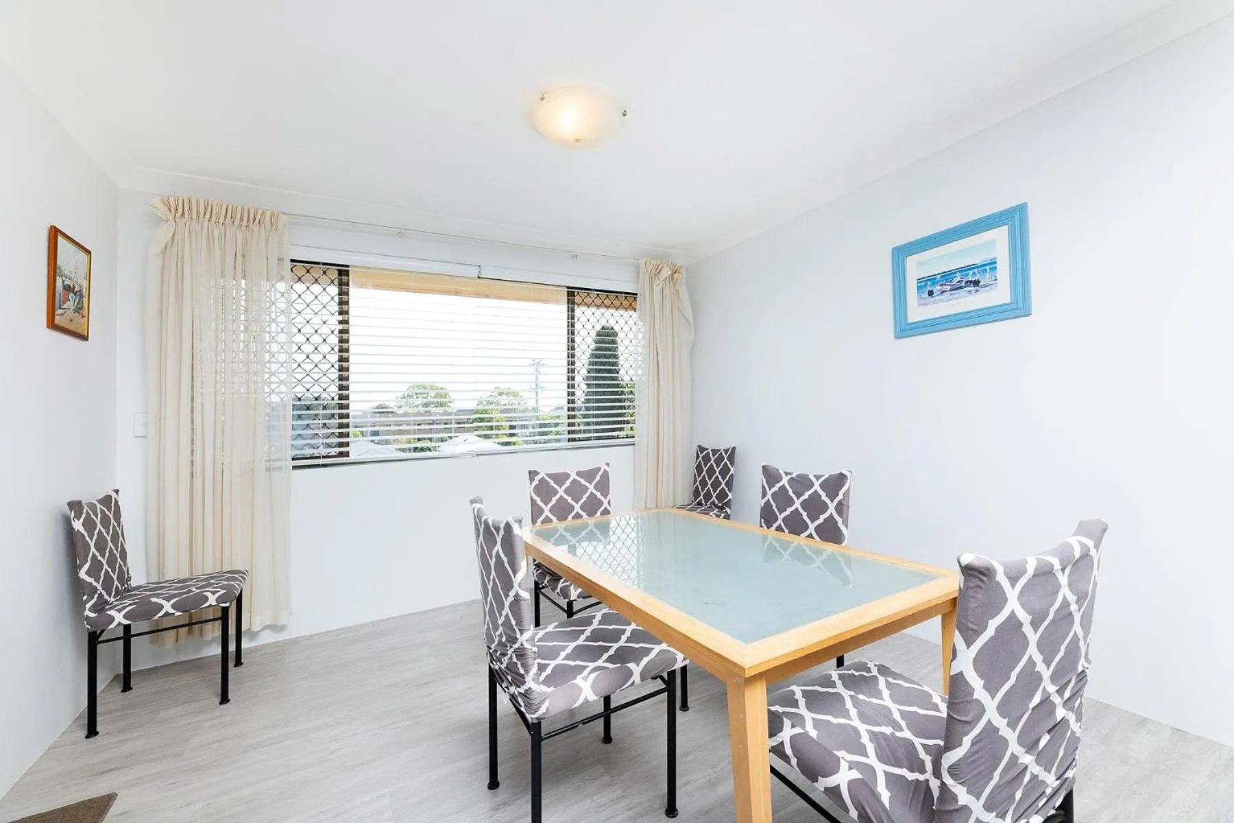 Dining area in Braemar 6