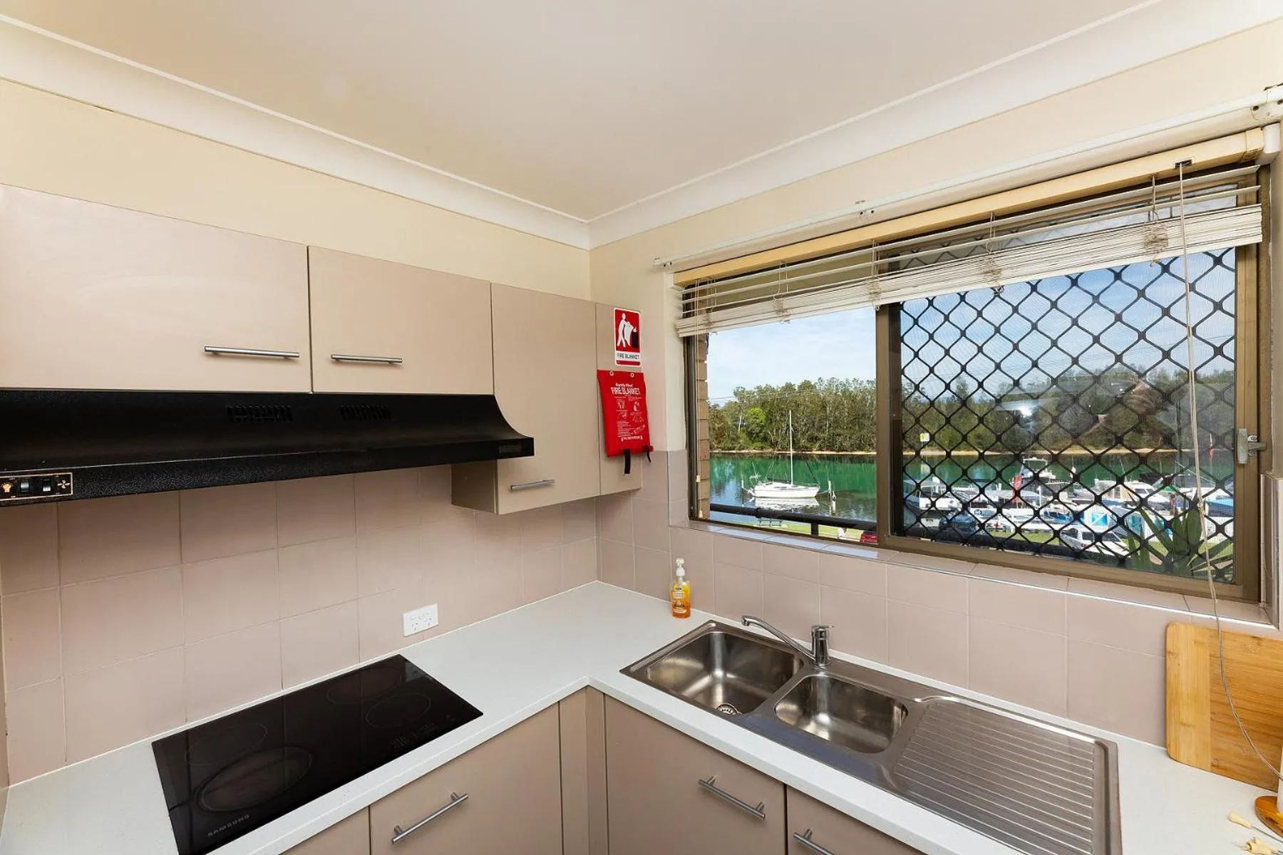 Kitchen or kitchenette in Braemar 6