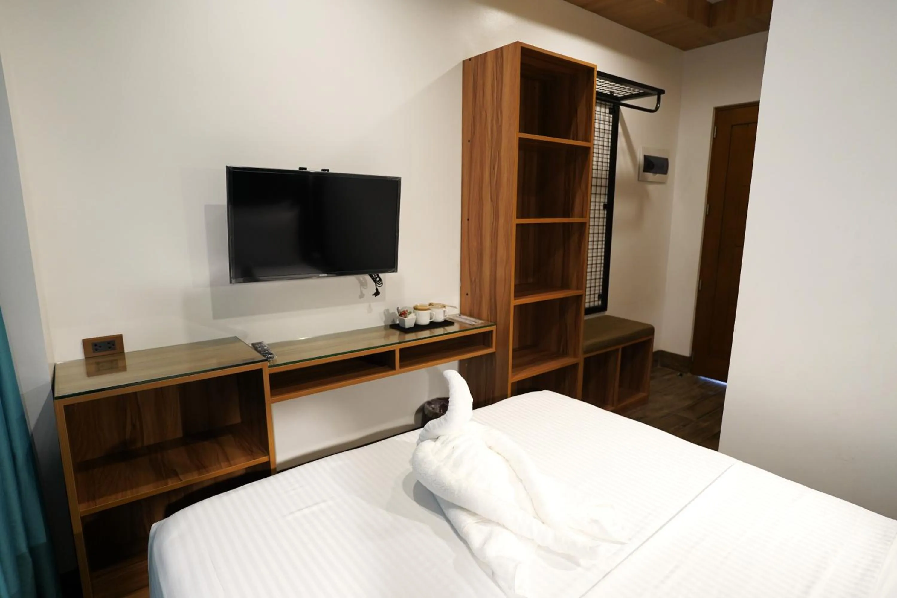 TV and multimedia, Bed in Lighthouse Point Hotel